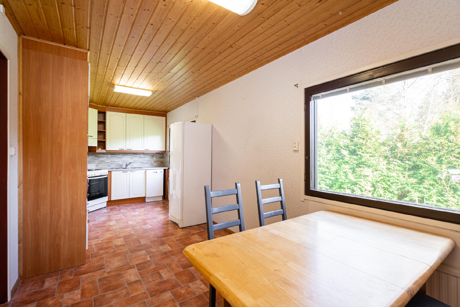 Keittiö ja ruokailutila