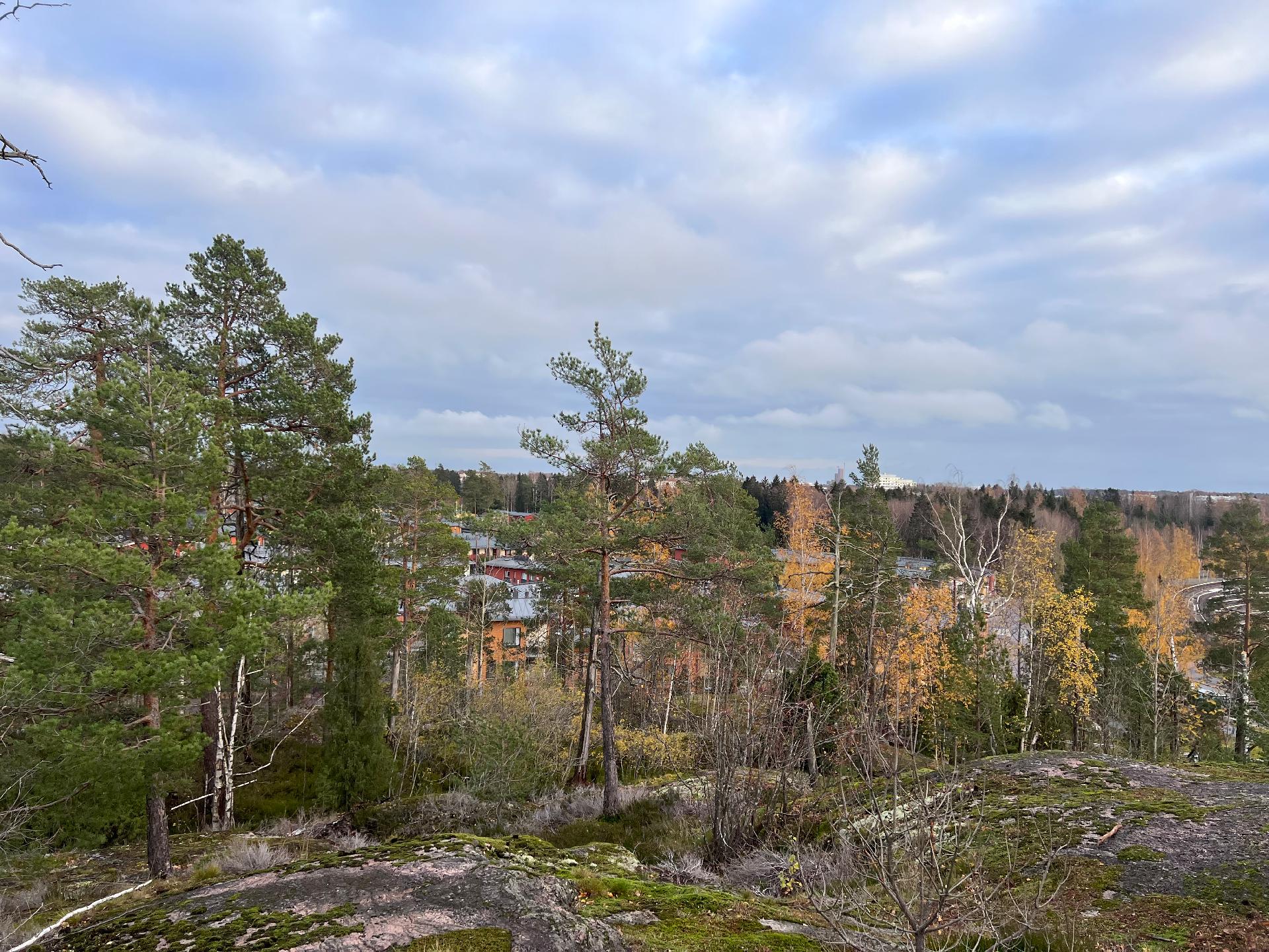 Upeat näkymät taloyhtiön tontilta