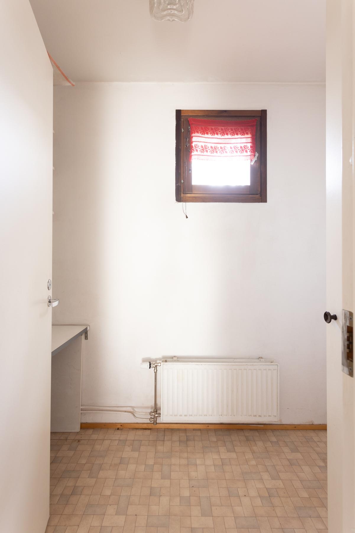 Apukeittiö, jonne käynti keittiöstä