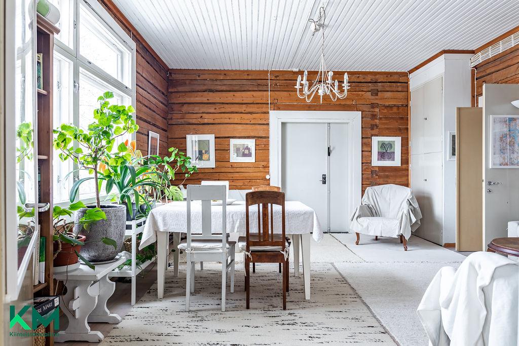 Pappilantie 1, Lästilä, Kuhmoinen