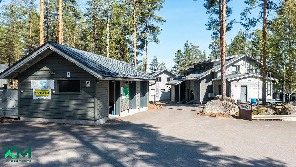 Talousrakennus ja talo B