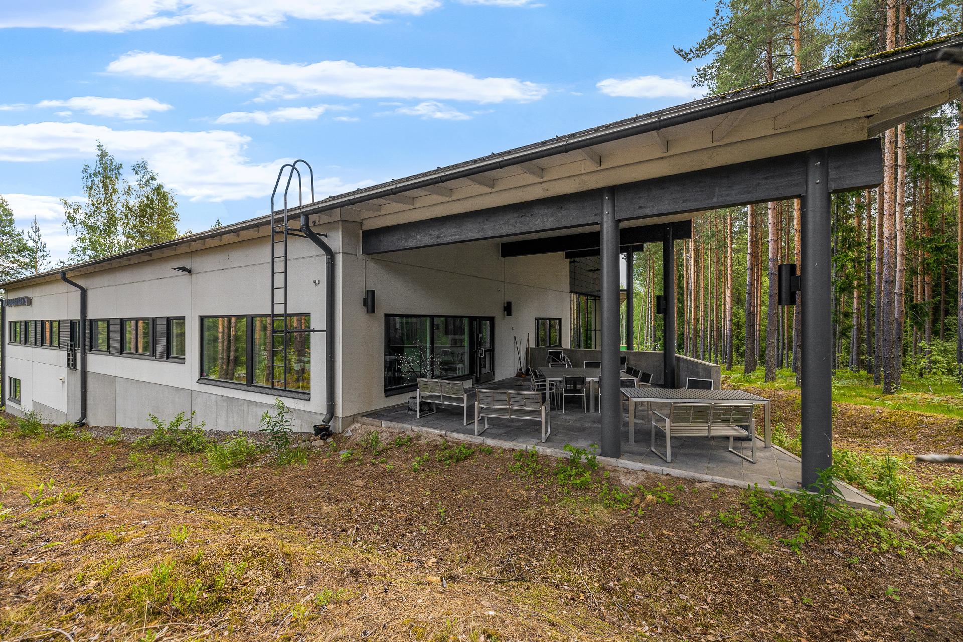 Hieno taukotila katon alla ja lähellä luontoa