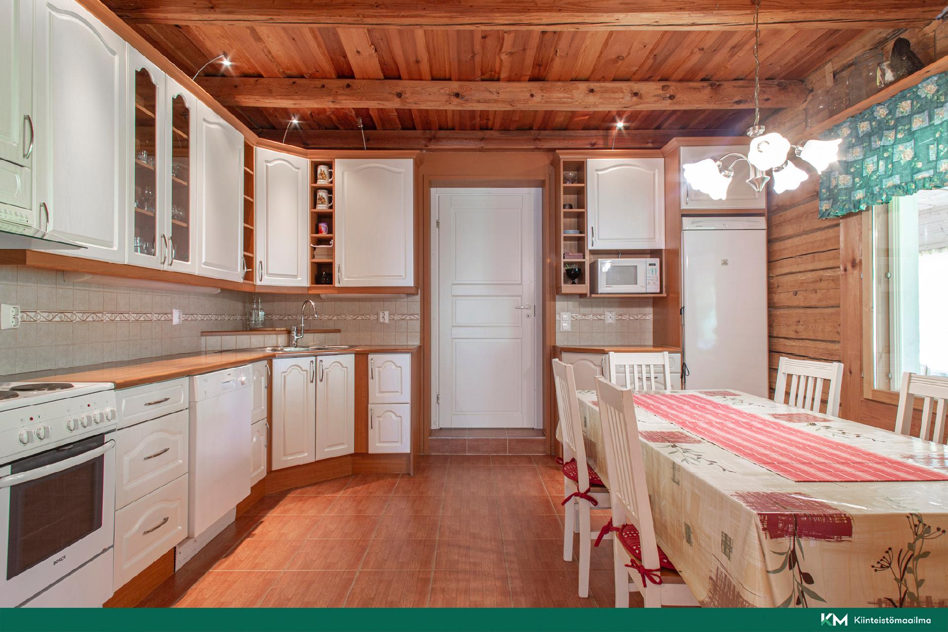 Päärakennuksen keittiö