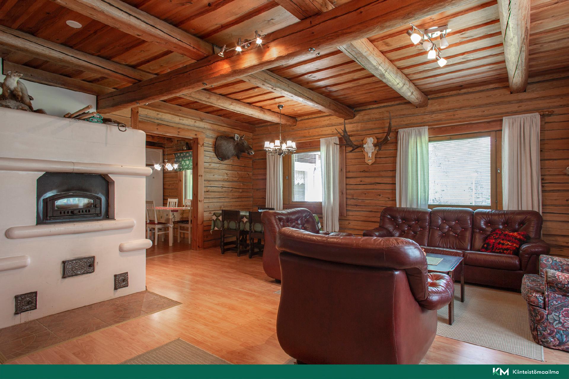 Suuri tupa jossa leivinuuni