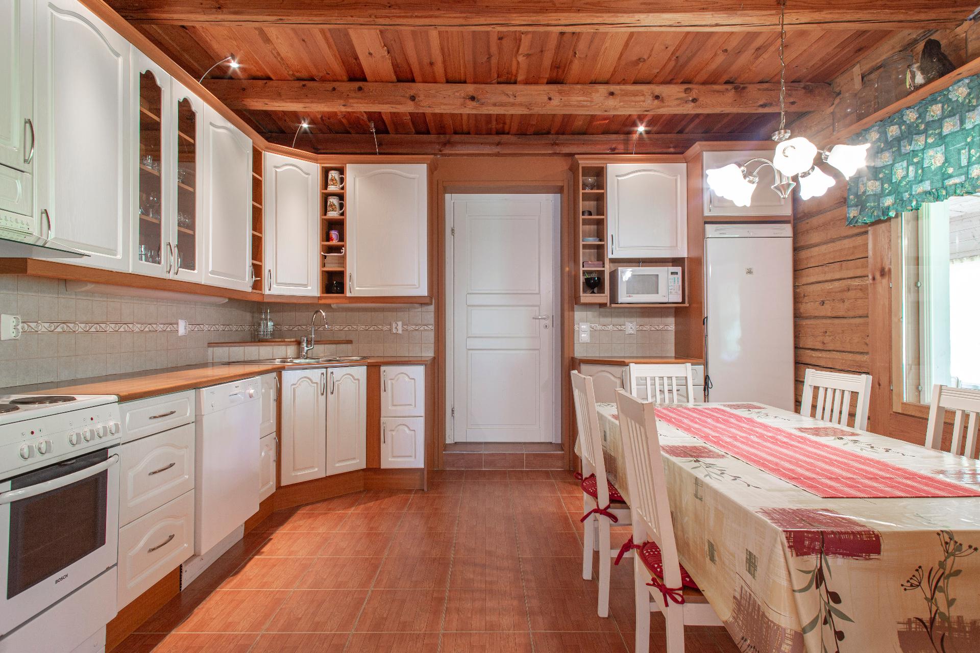 Päärakennuksen keittiö