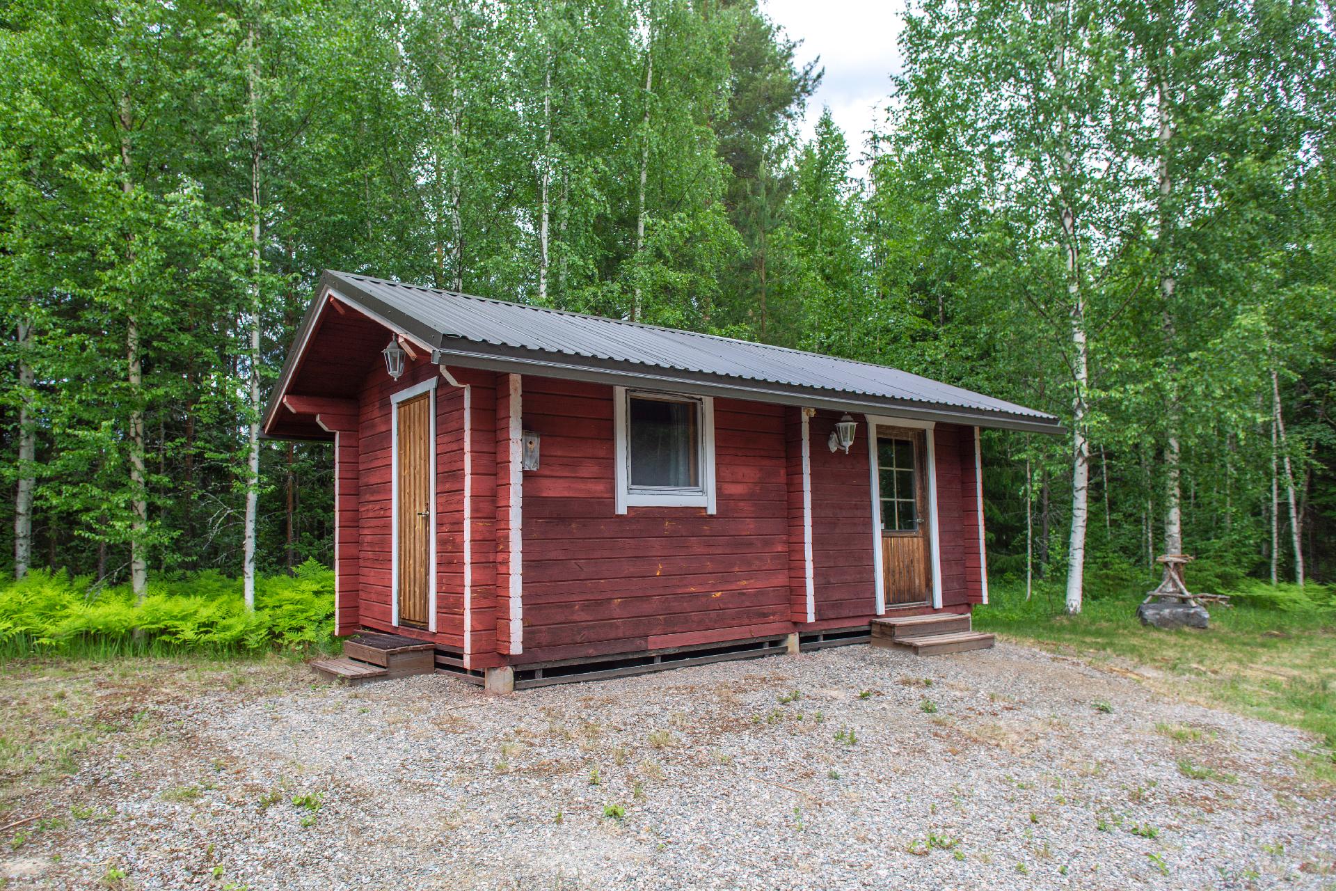 aitta jossa nukkumatilat ja puuliiteri