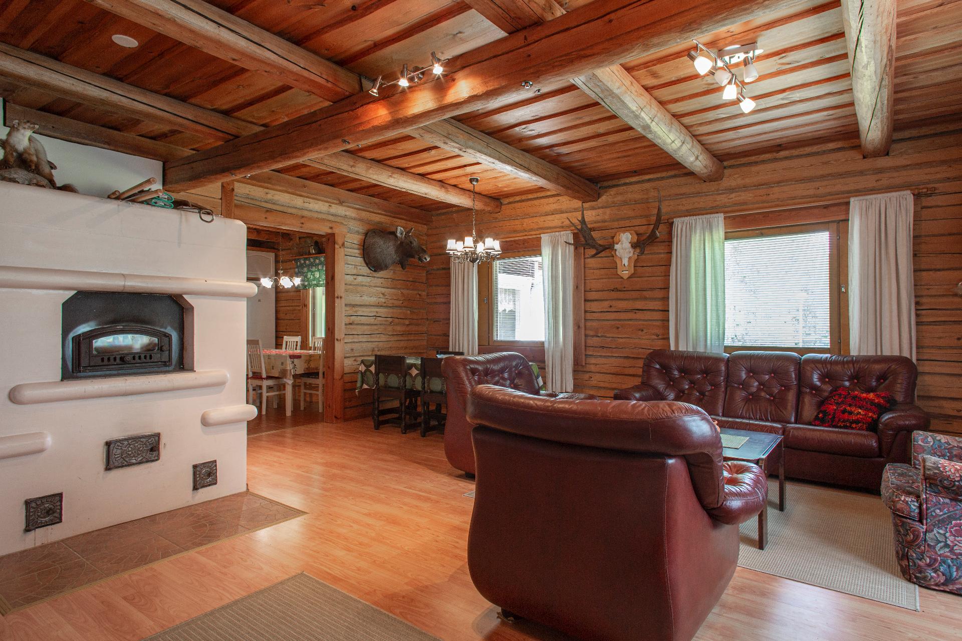 suuri tupa jossa leivinuuni