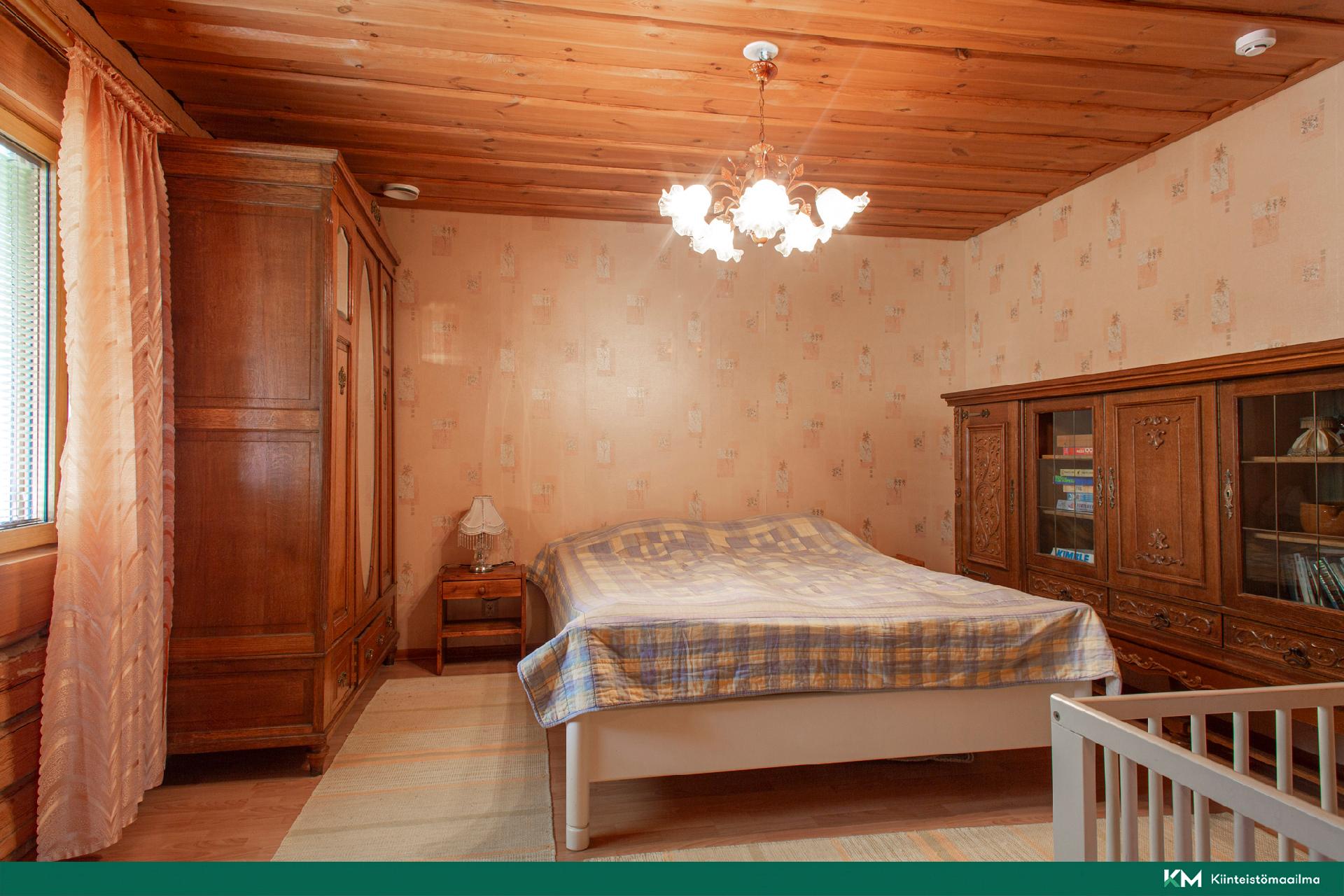 Alakerran makuuhuone