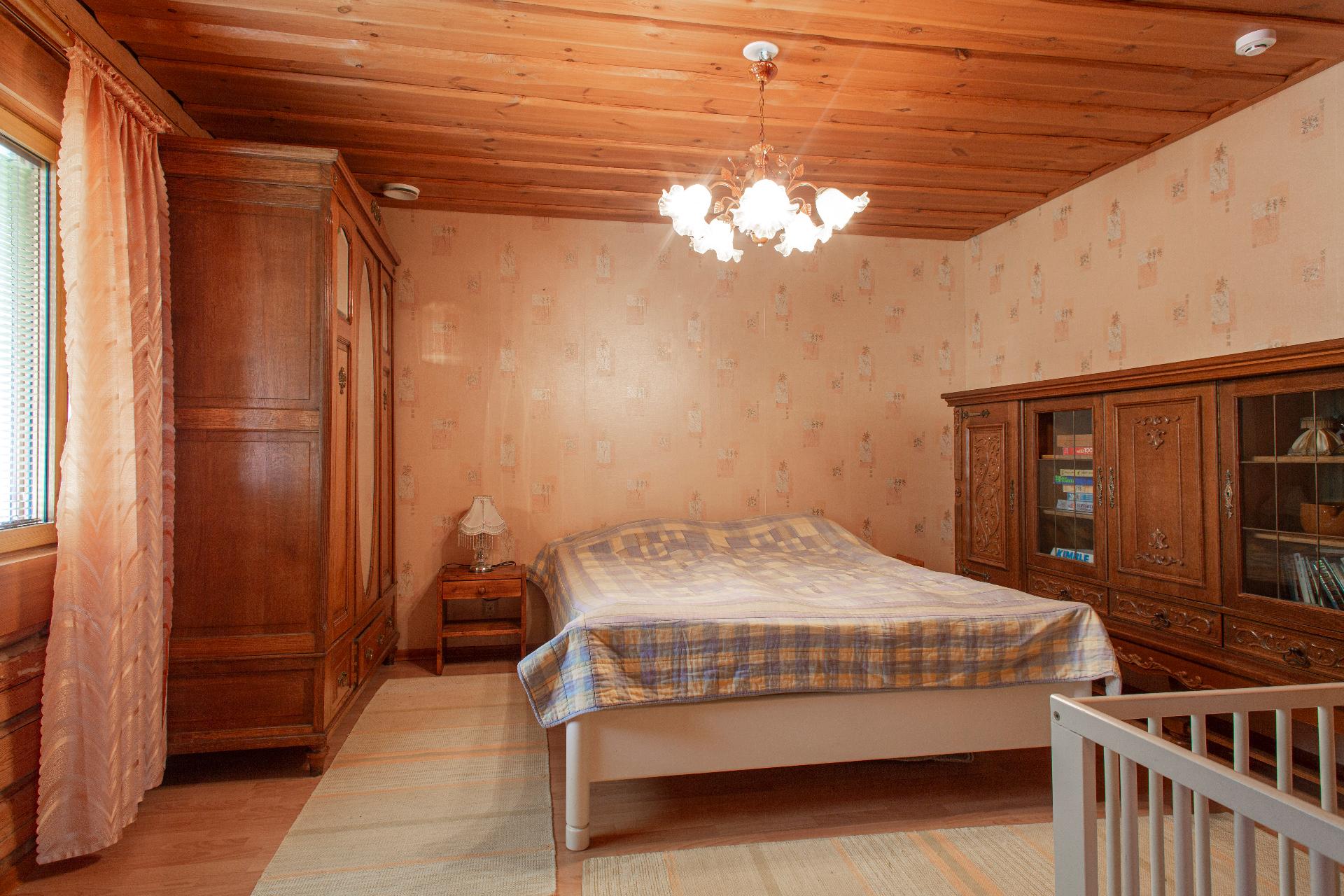 alakerran makuuhuone