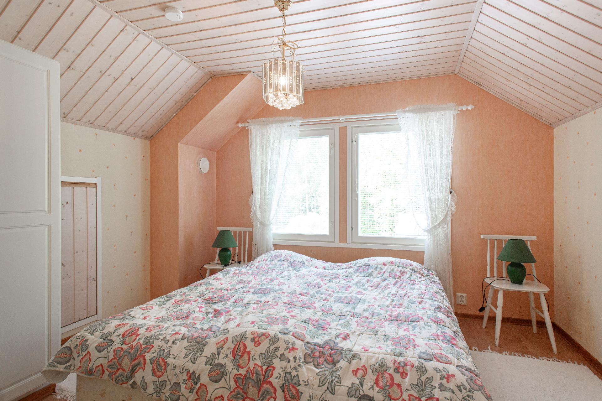 yläkerran makuuhuone