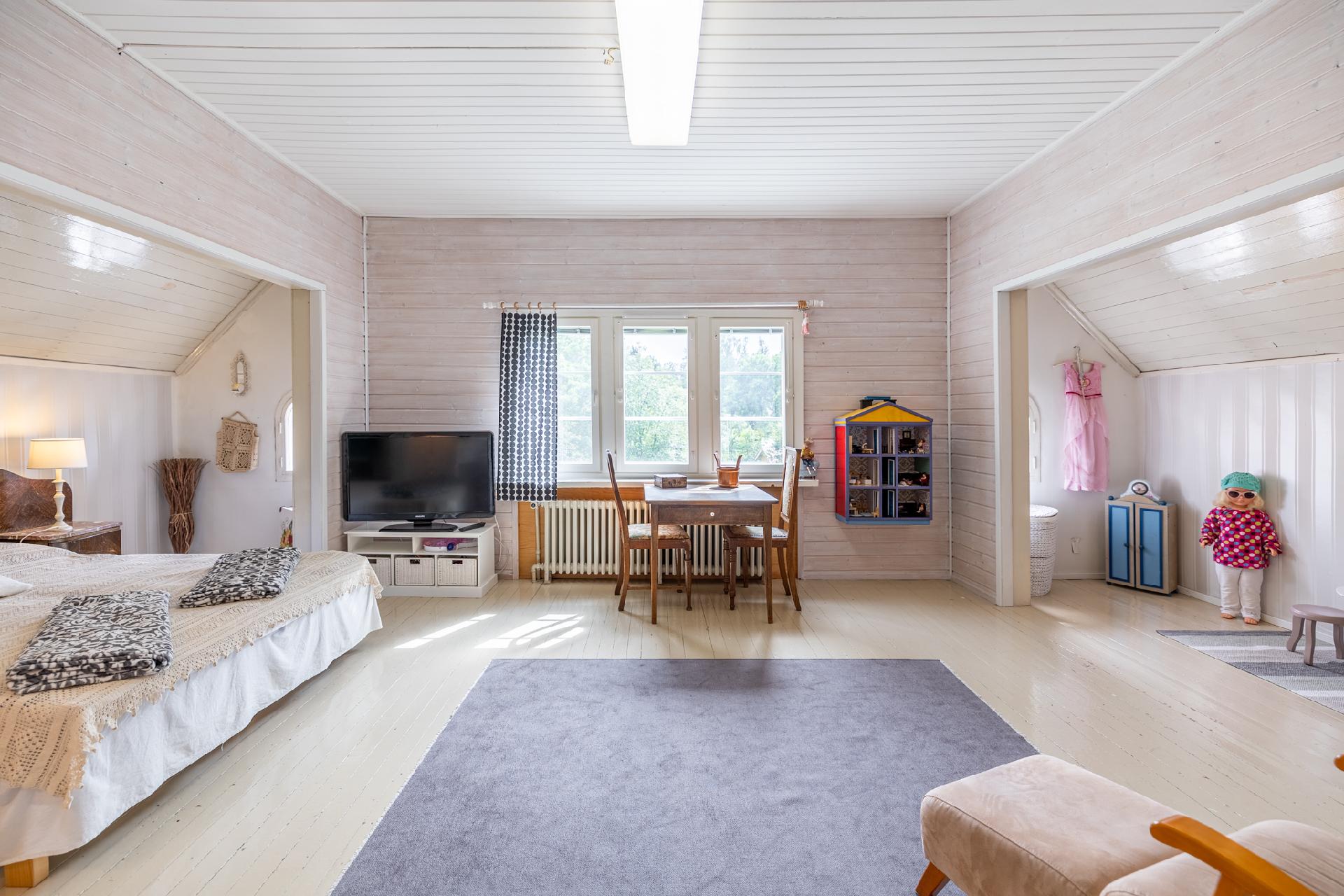 yläkerran makuuhuone/yksiö