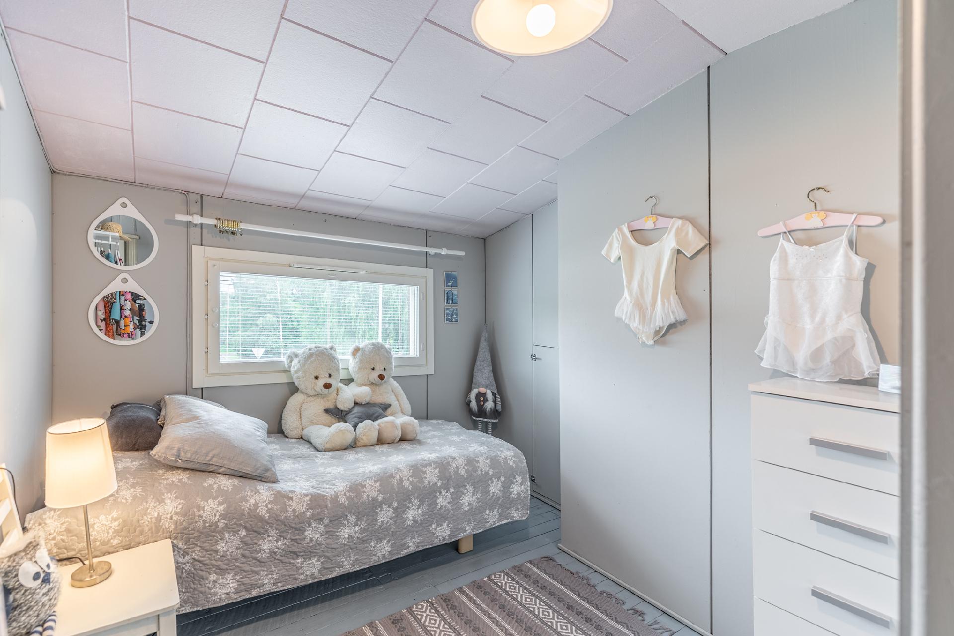 yläkerran ullakkohuone