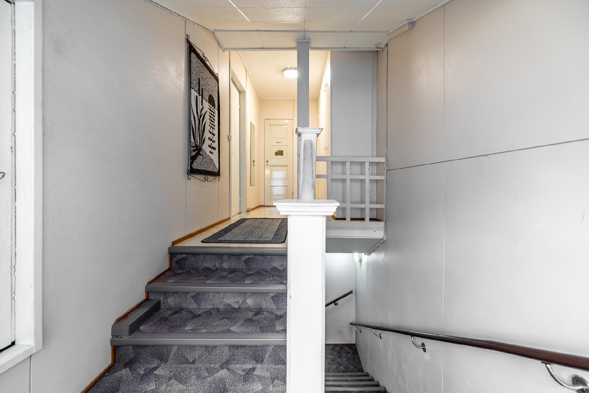 raput yläkertaan/asunto 3