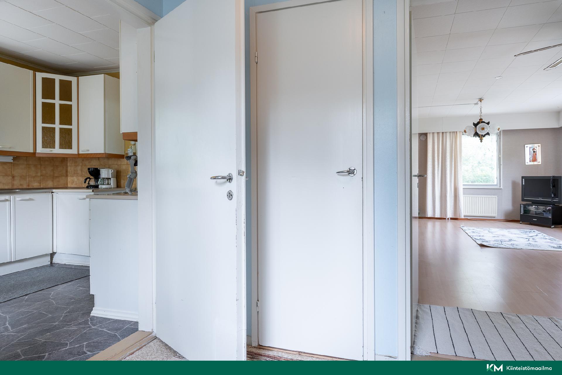 Eteisestä käynti wc/ suihkutilaan