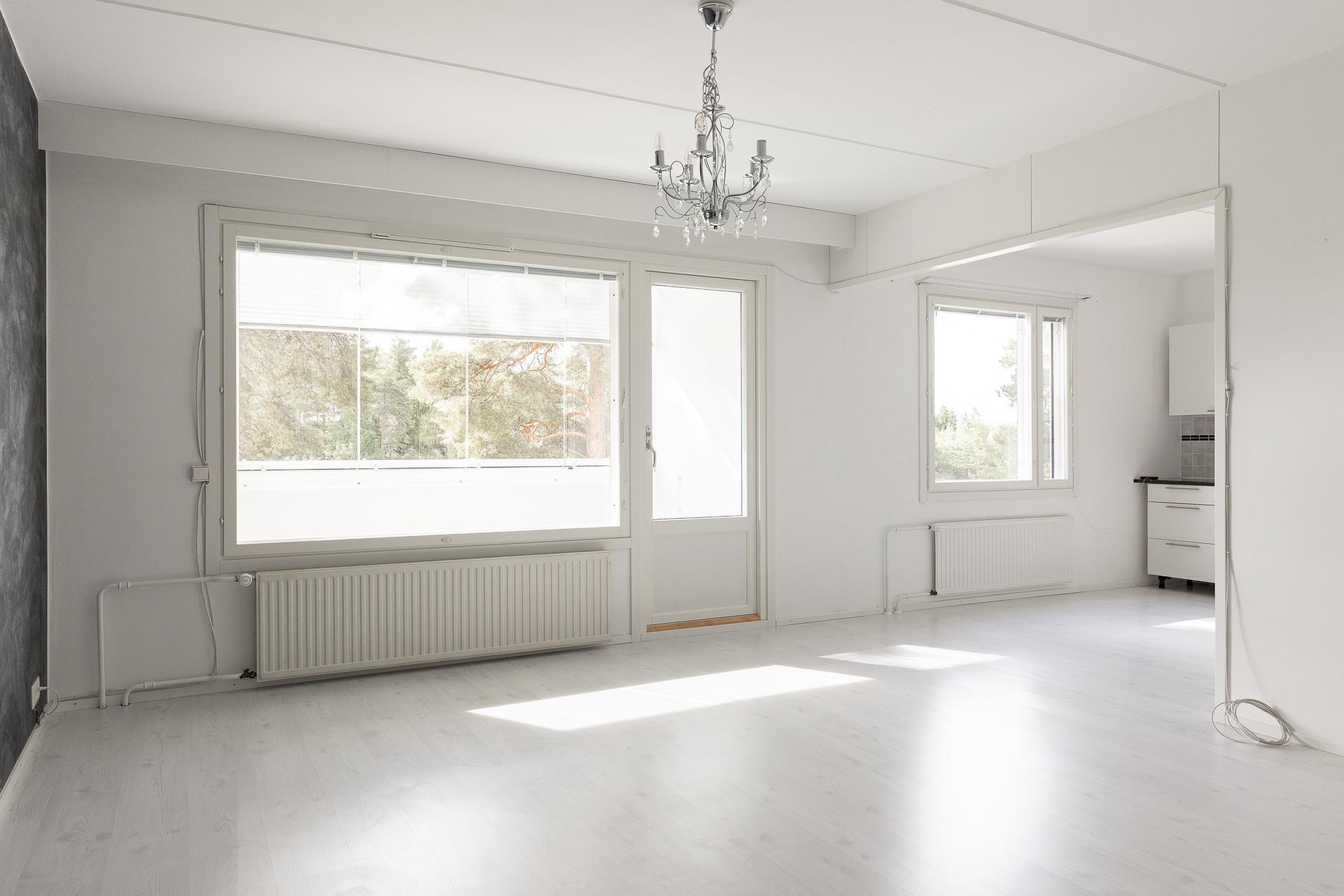 olohuone keittiön suuntaan