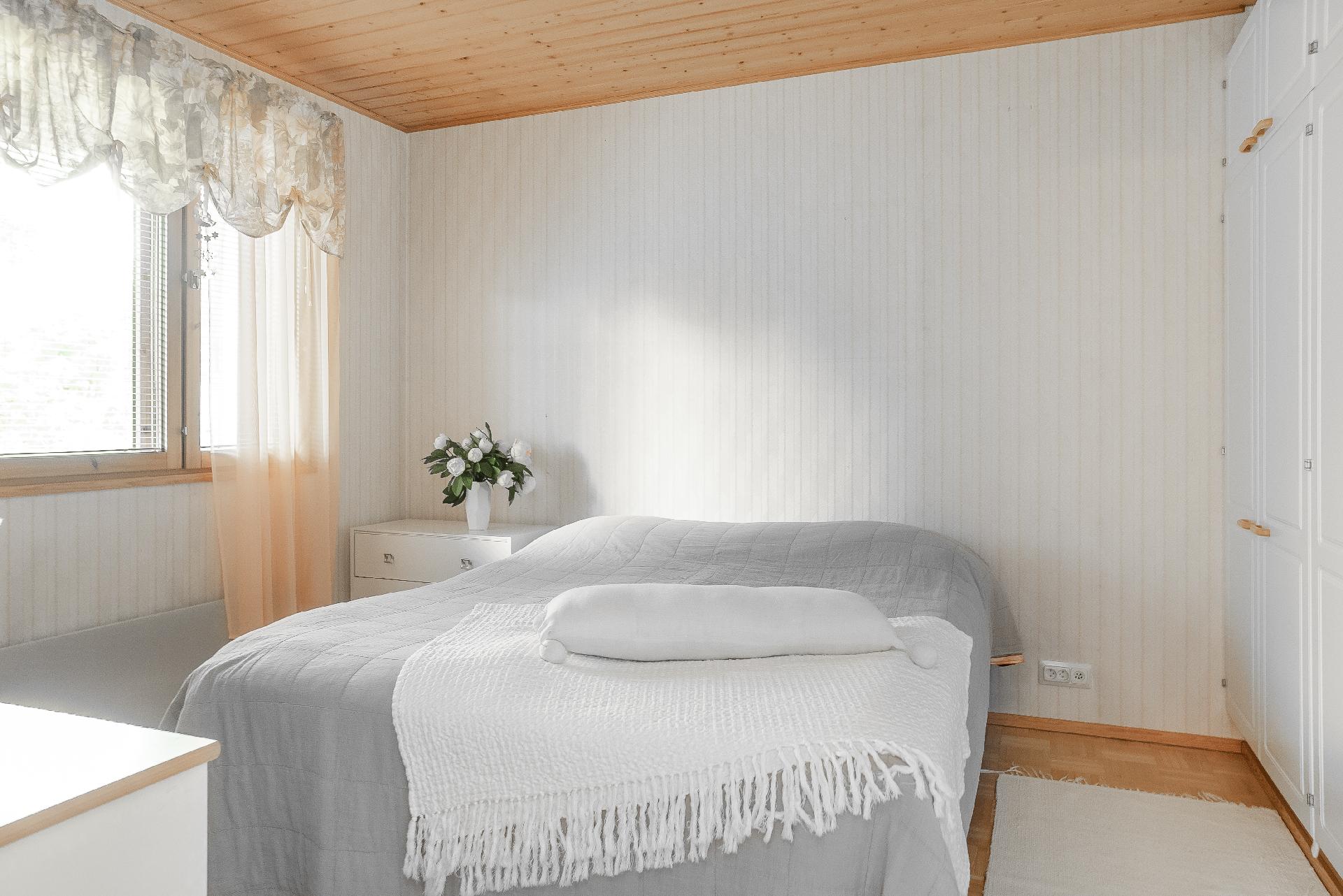 Kolme tilavaa makuuhuonetta