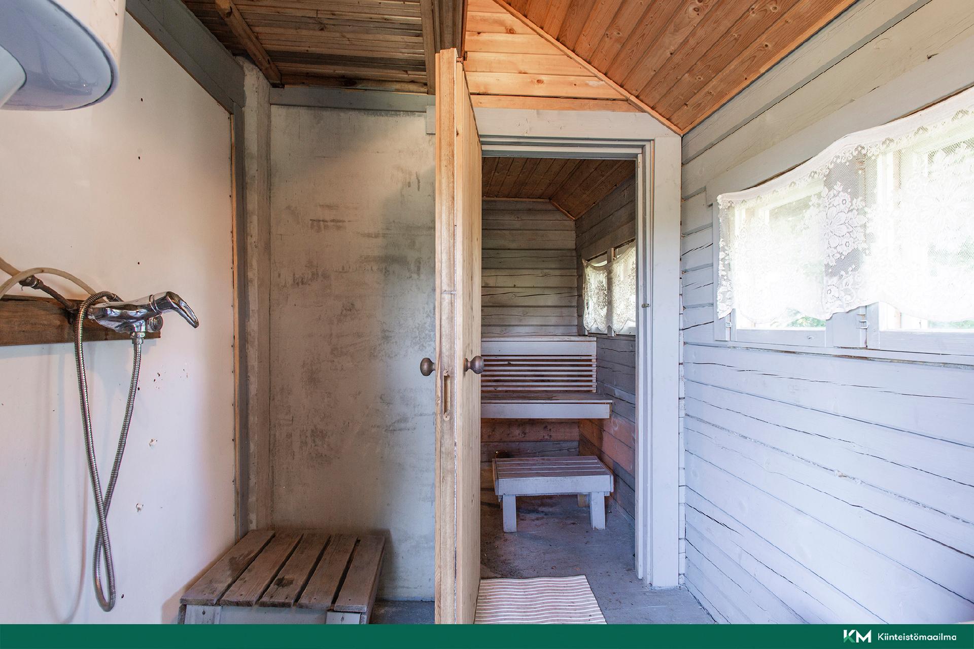 Mökin 3 pesutilat ja sauna