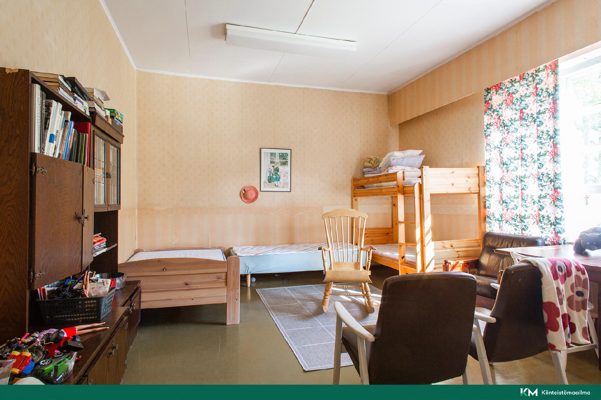 Päärakennuksen huone