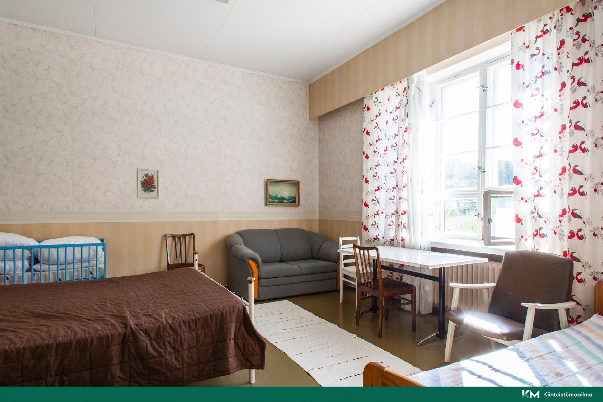 Päärakennuksen huone