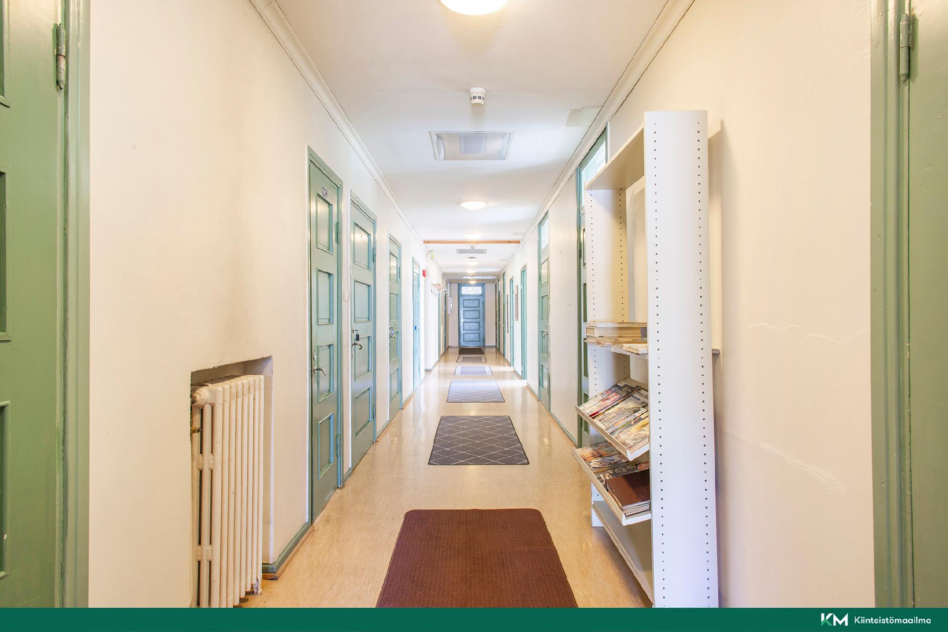 Majoitusrakennuksen käytävä