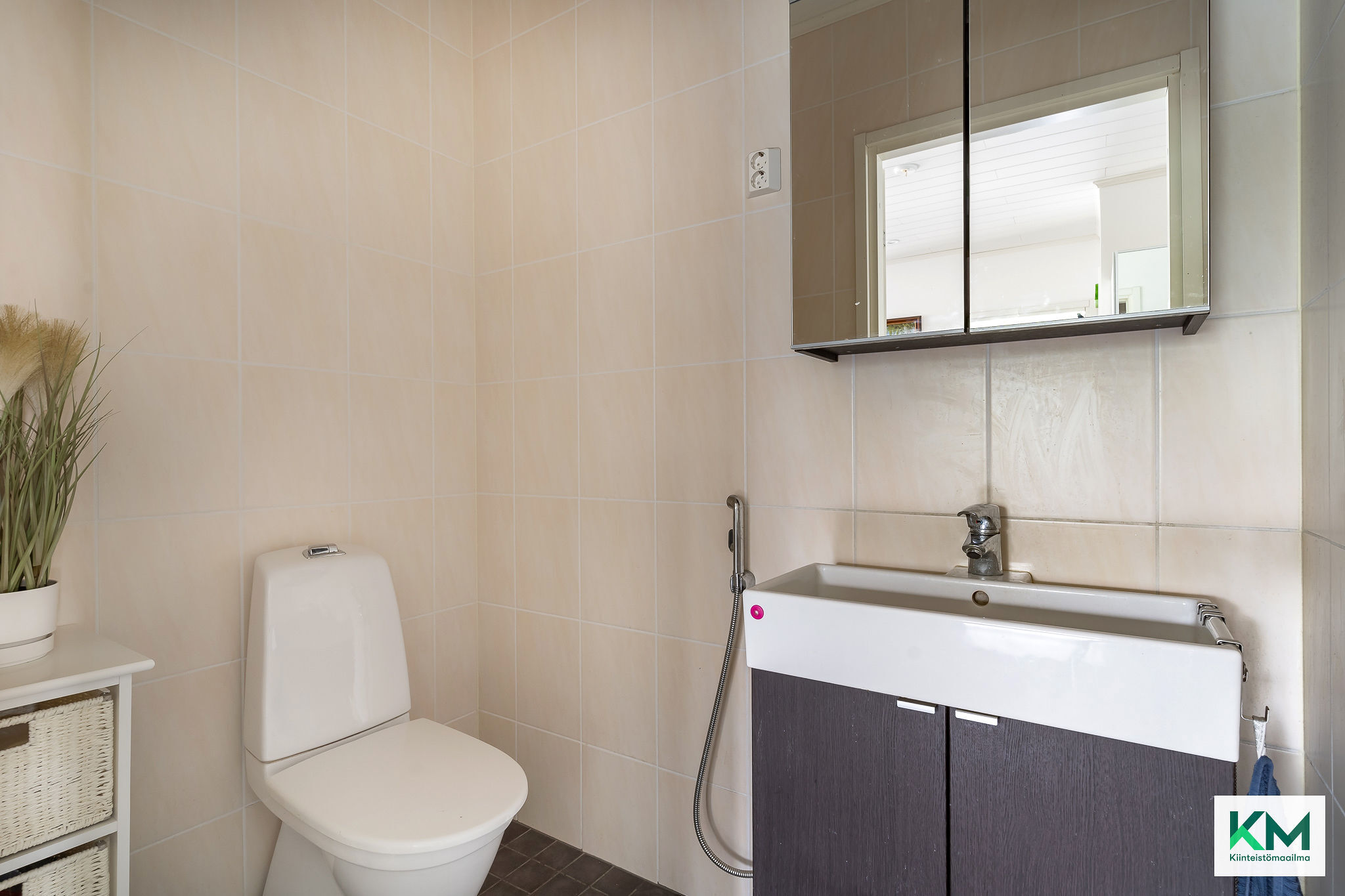 Isomman asunnon erillis wc.