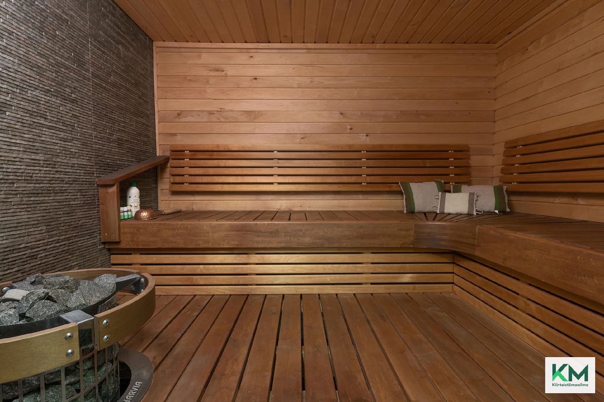 Asuinrakennuksen sauna.