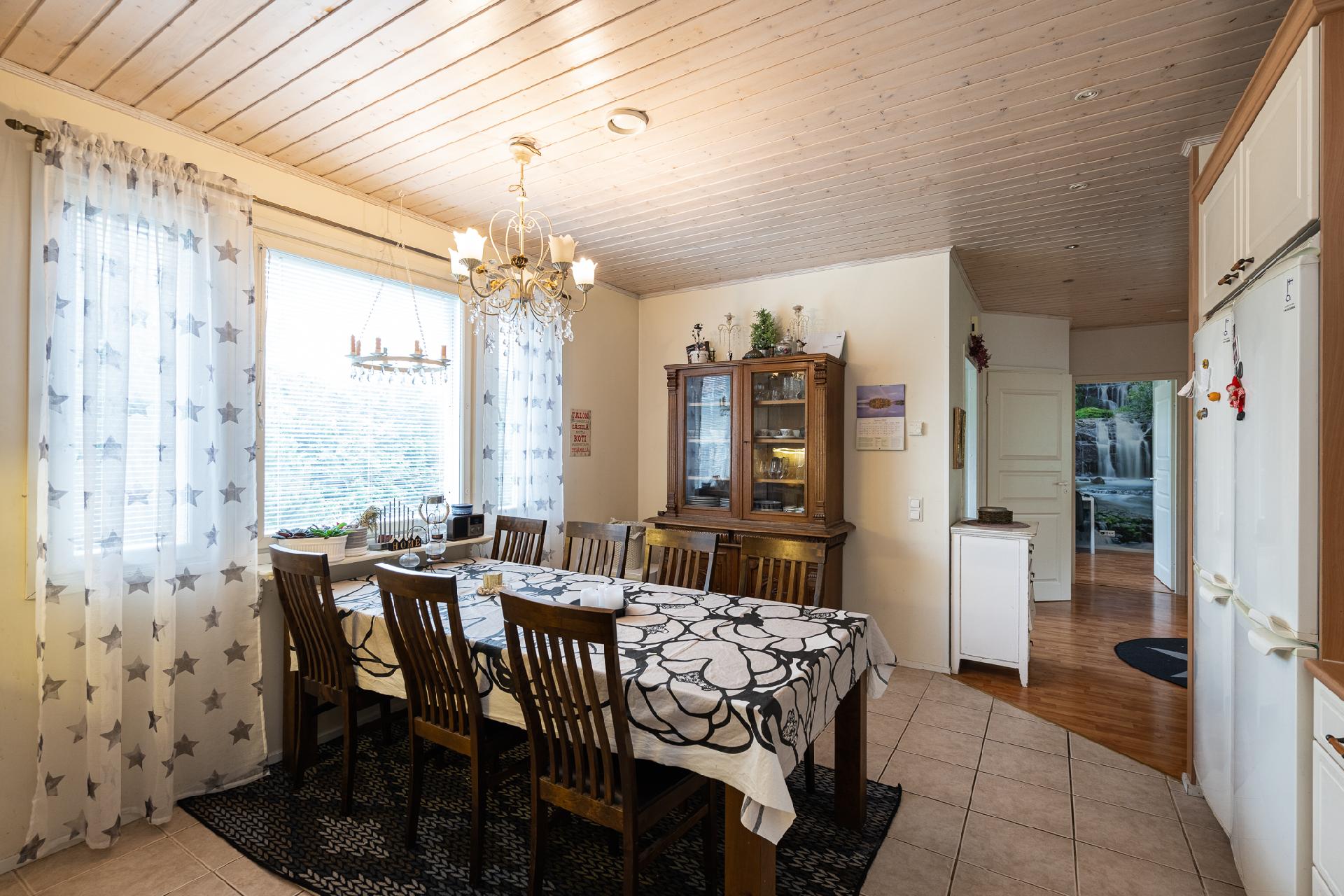 Keittiön ruokailutila