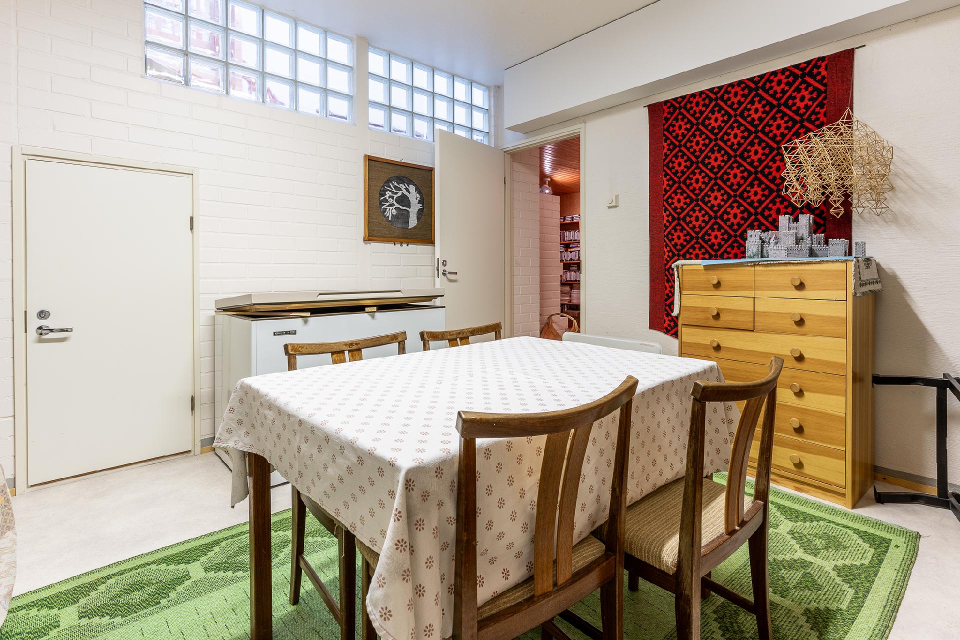 Varastotilaa samassa yhteydessä