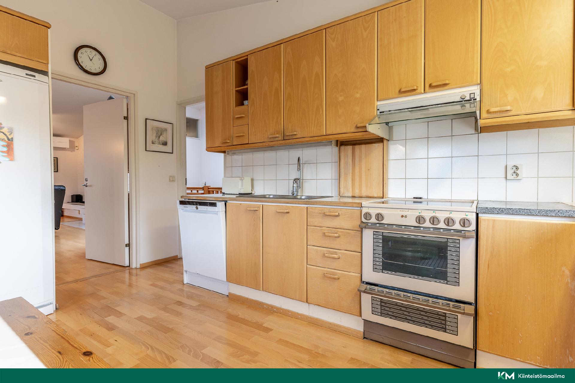 Reilun kokoinen keittiö