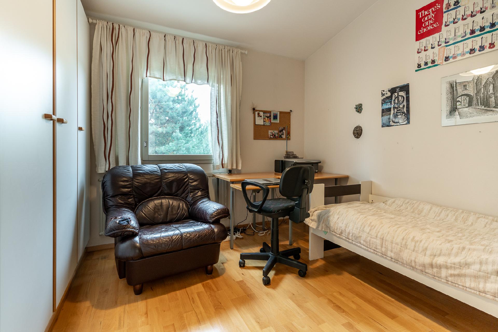 Yläkerran makuuhuone 3