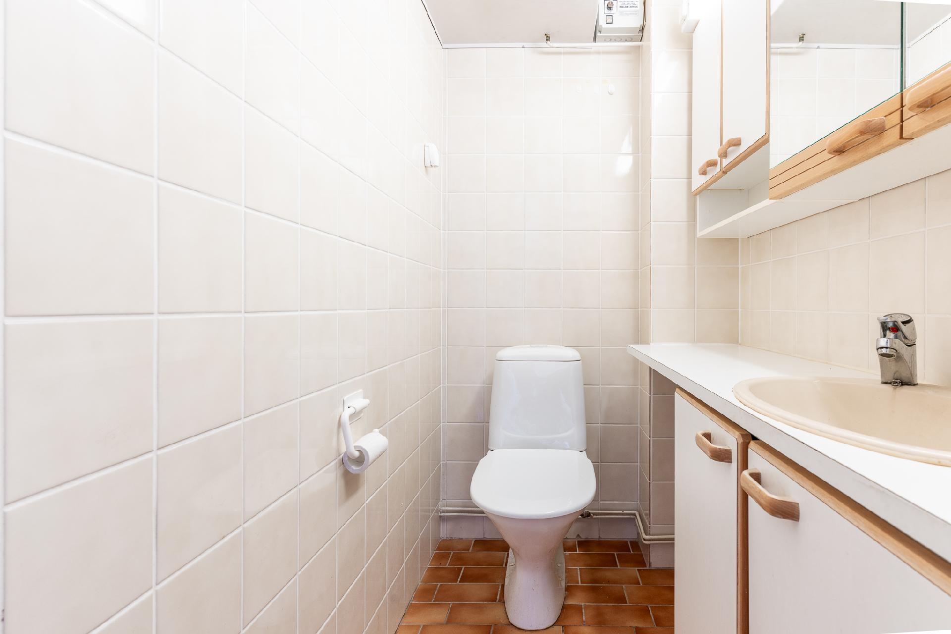 Yläkerran toinen wc