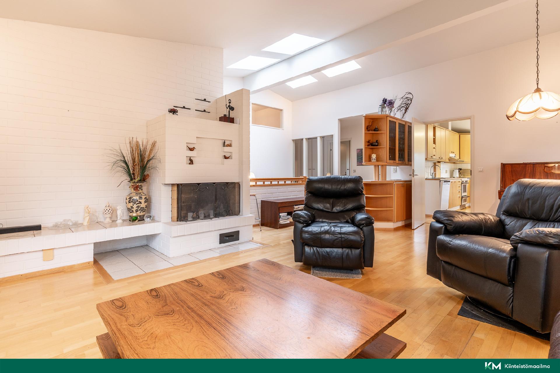 Uniikit kattoikkunat tuovat valoa