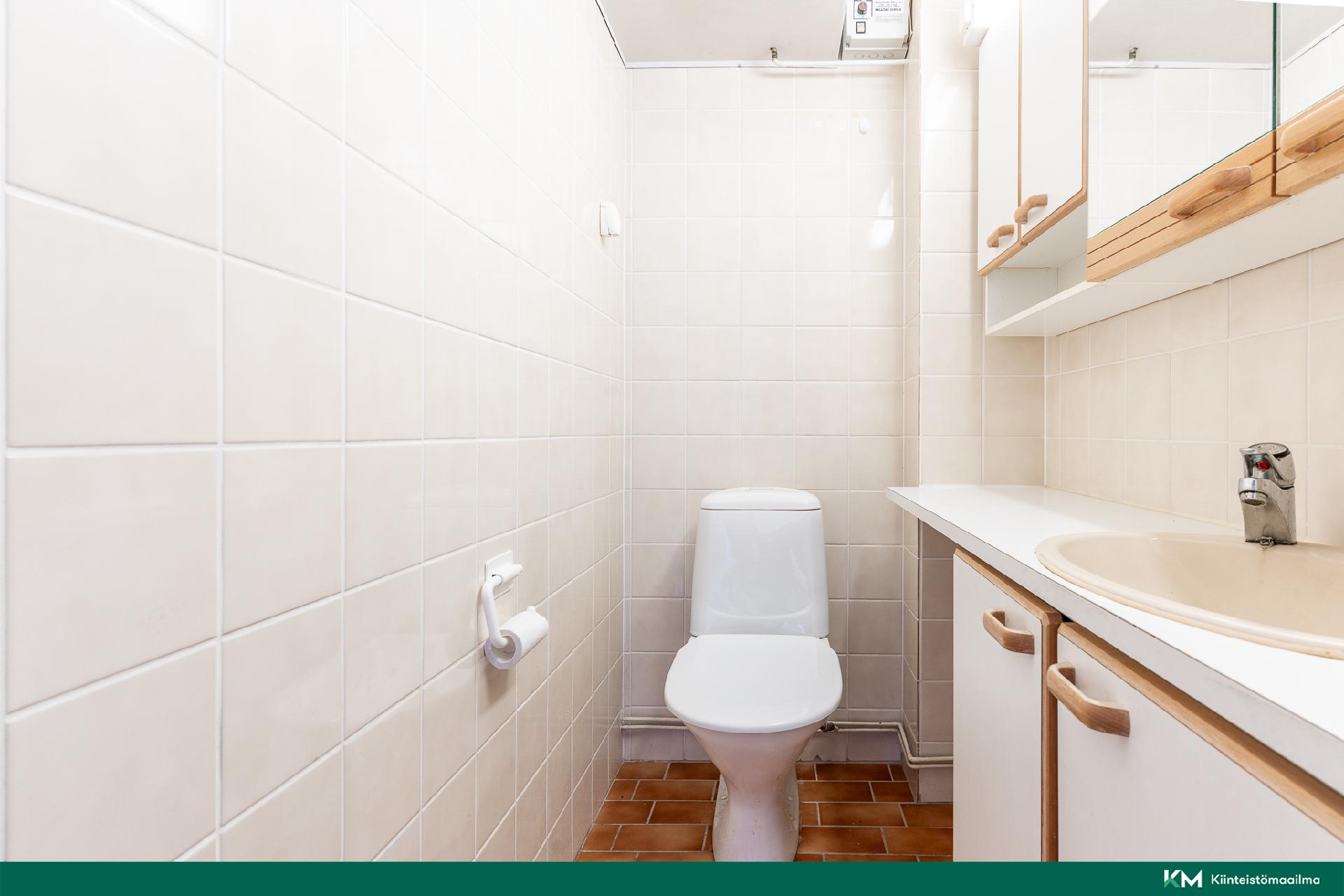 Yläkerran toinen wc