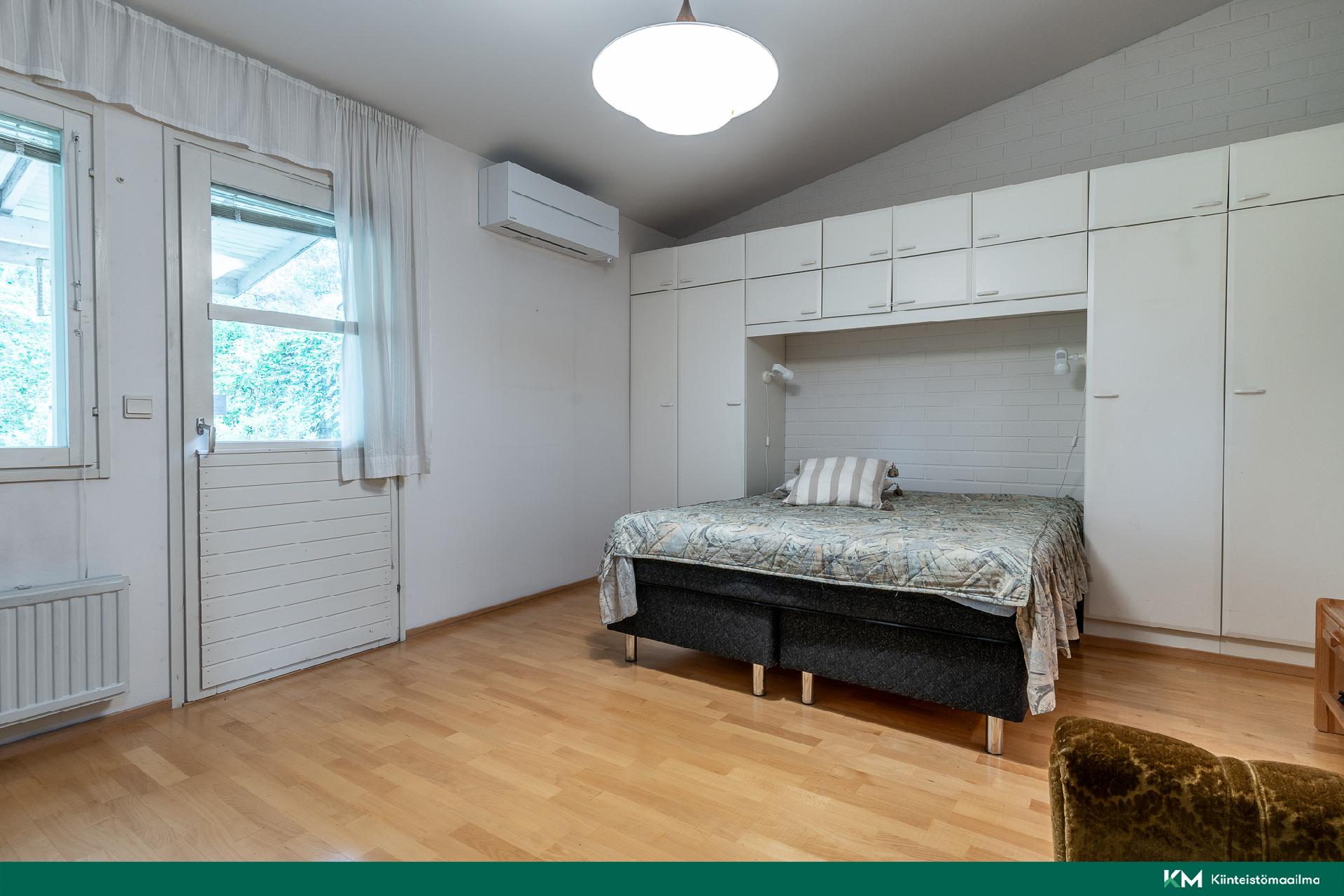 Makuuhuoneesta myös käynti takapihalle