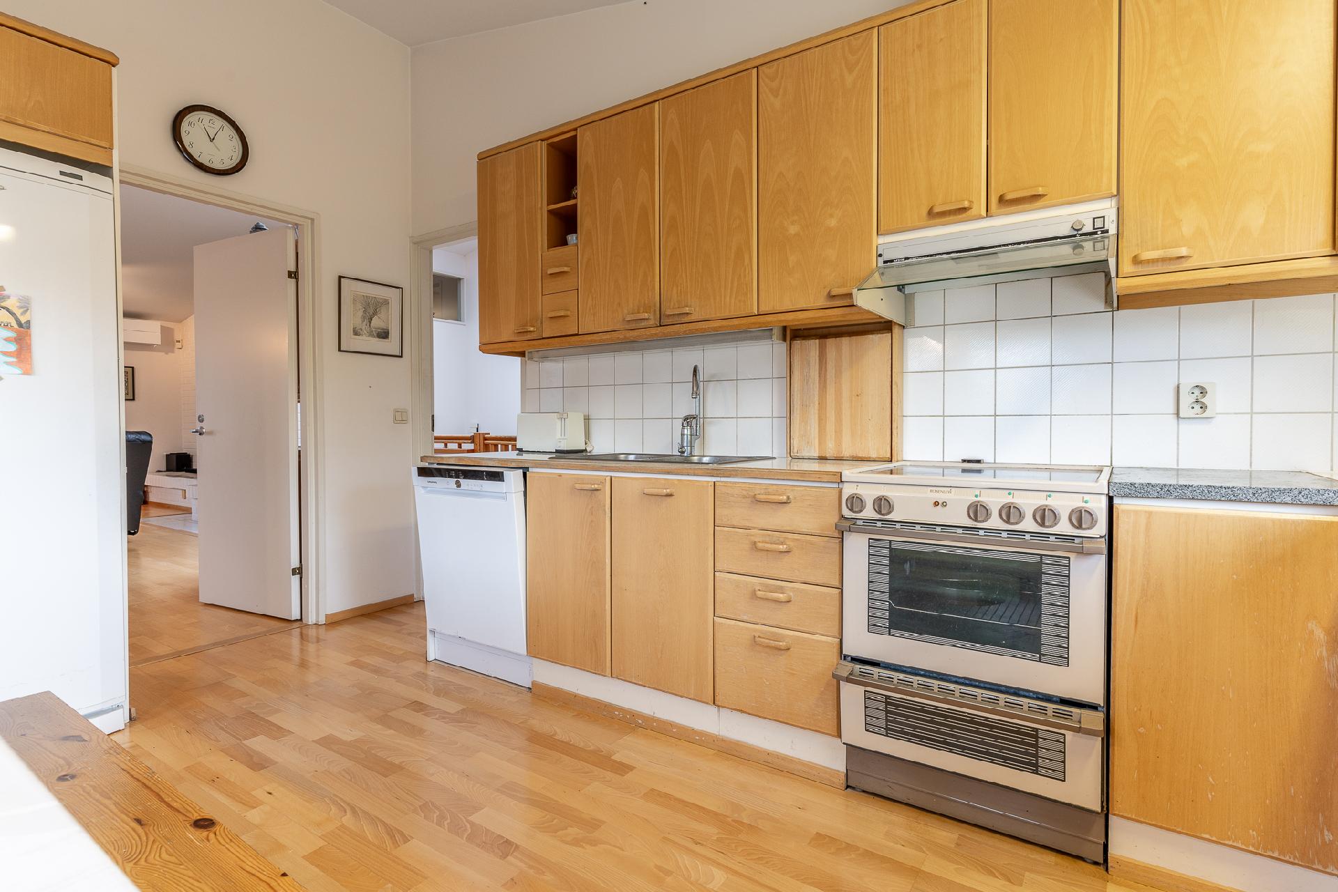 Reilun kokoinen keittiö