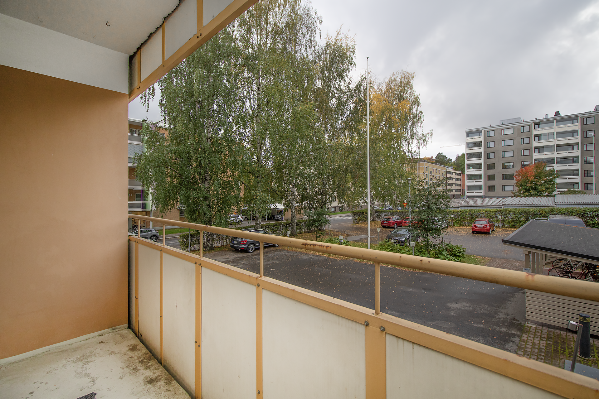 Parveke lasitetaan parvekeremontin yhteydessä