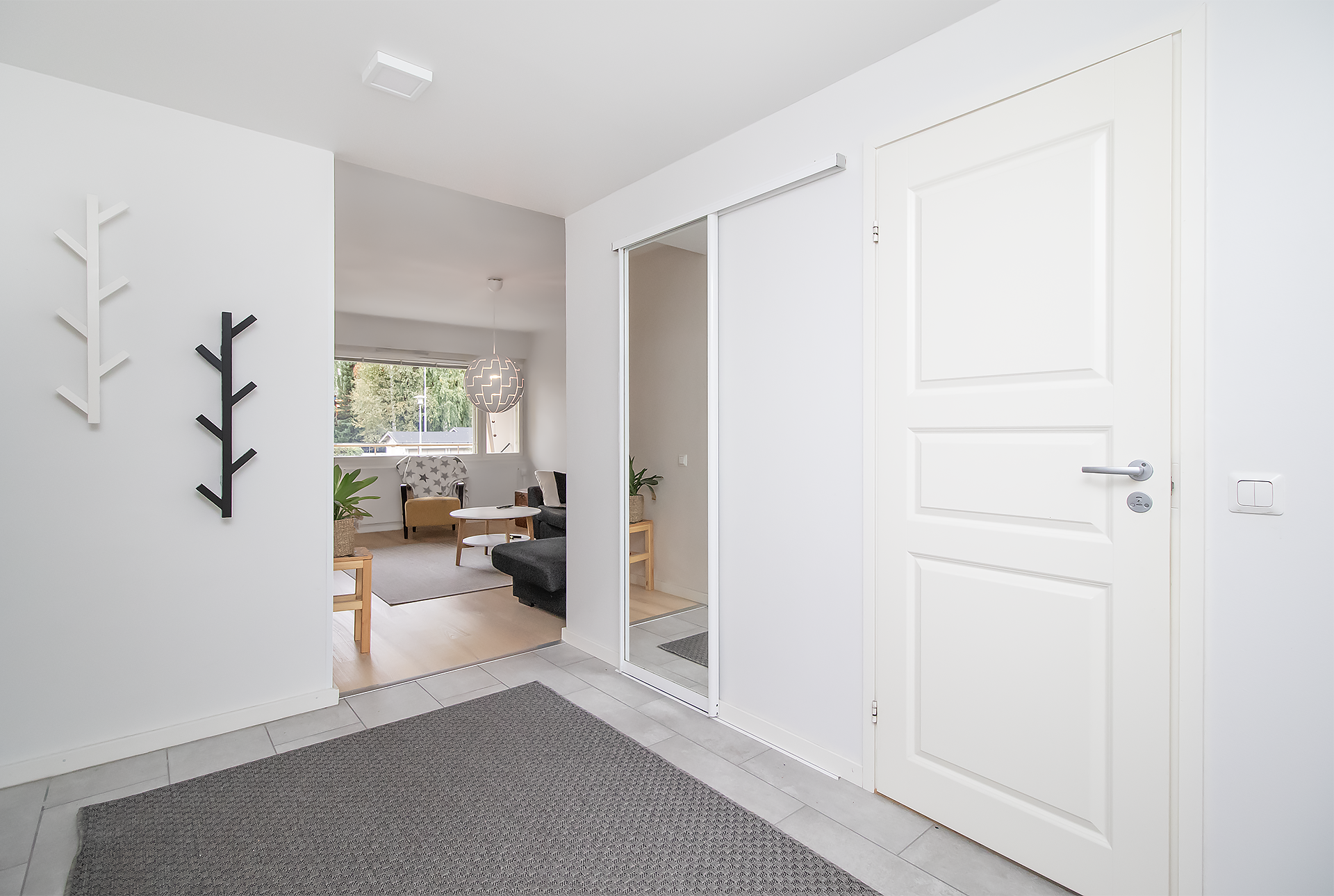 Avara eteinen - sisustuspinnat moitteettomassa kunnossa