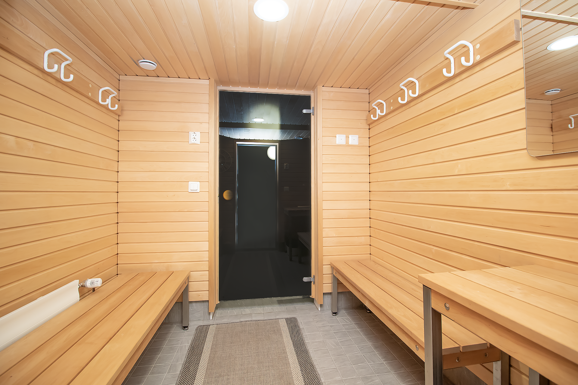 Taloyhtiön pukuhuone - kaikki uusittu LVIS remontin yhteydessä