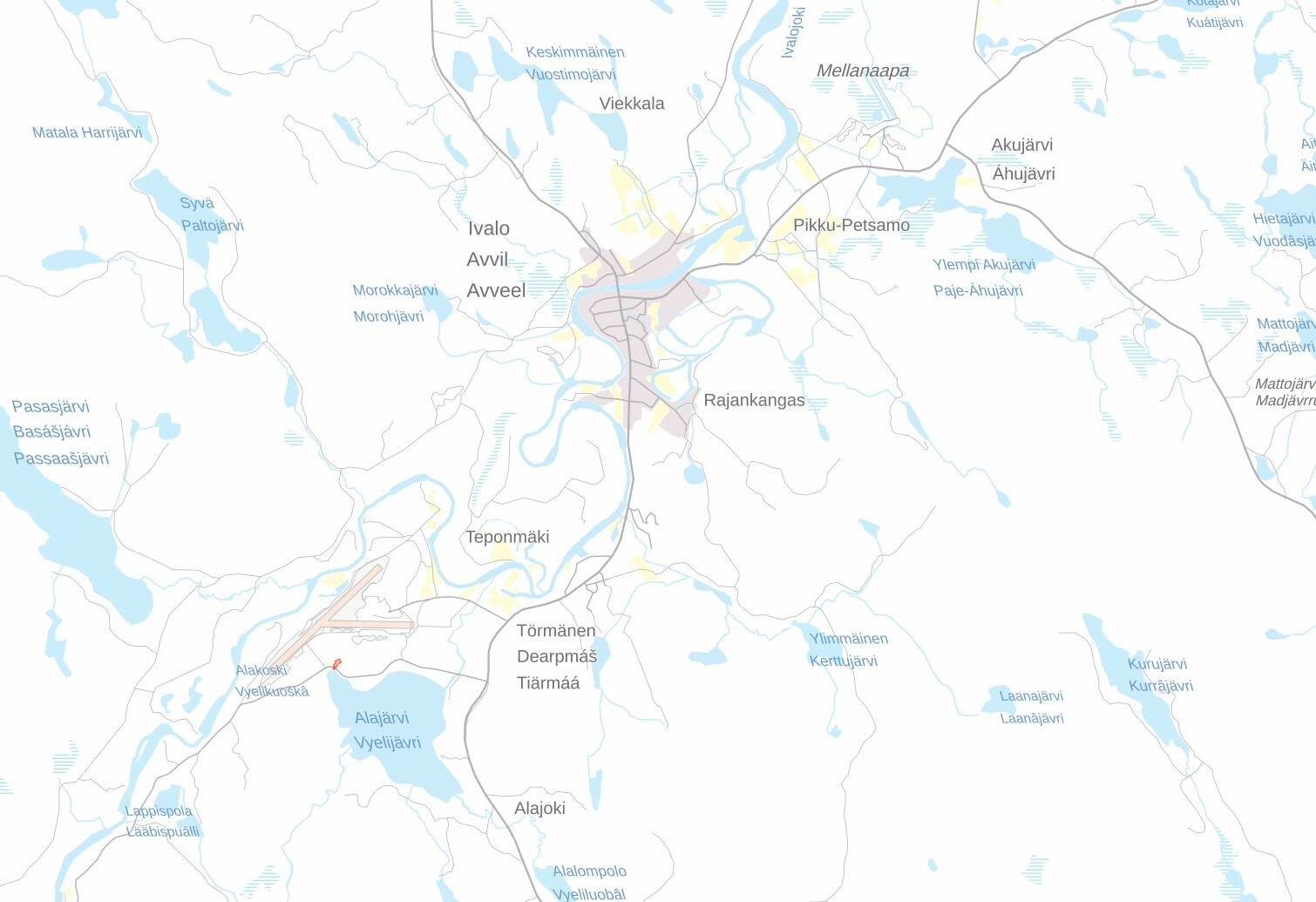Sijainti Ivalon eteläpuolella Alajärven rannalla