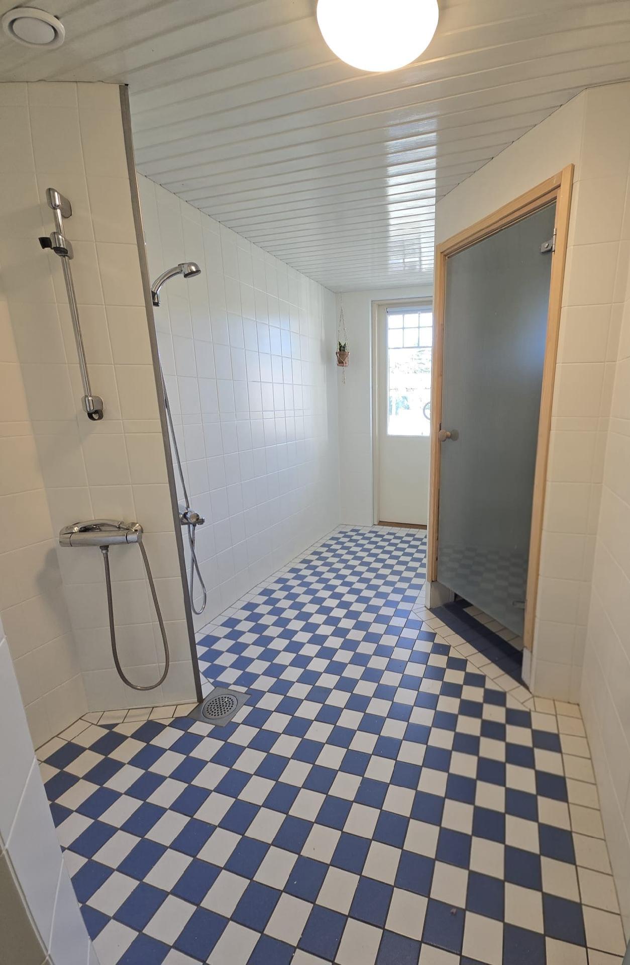 Kylpyhuoneesta suoraan terassille