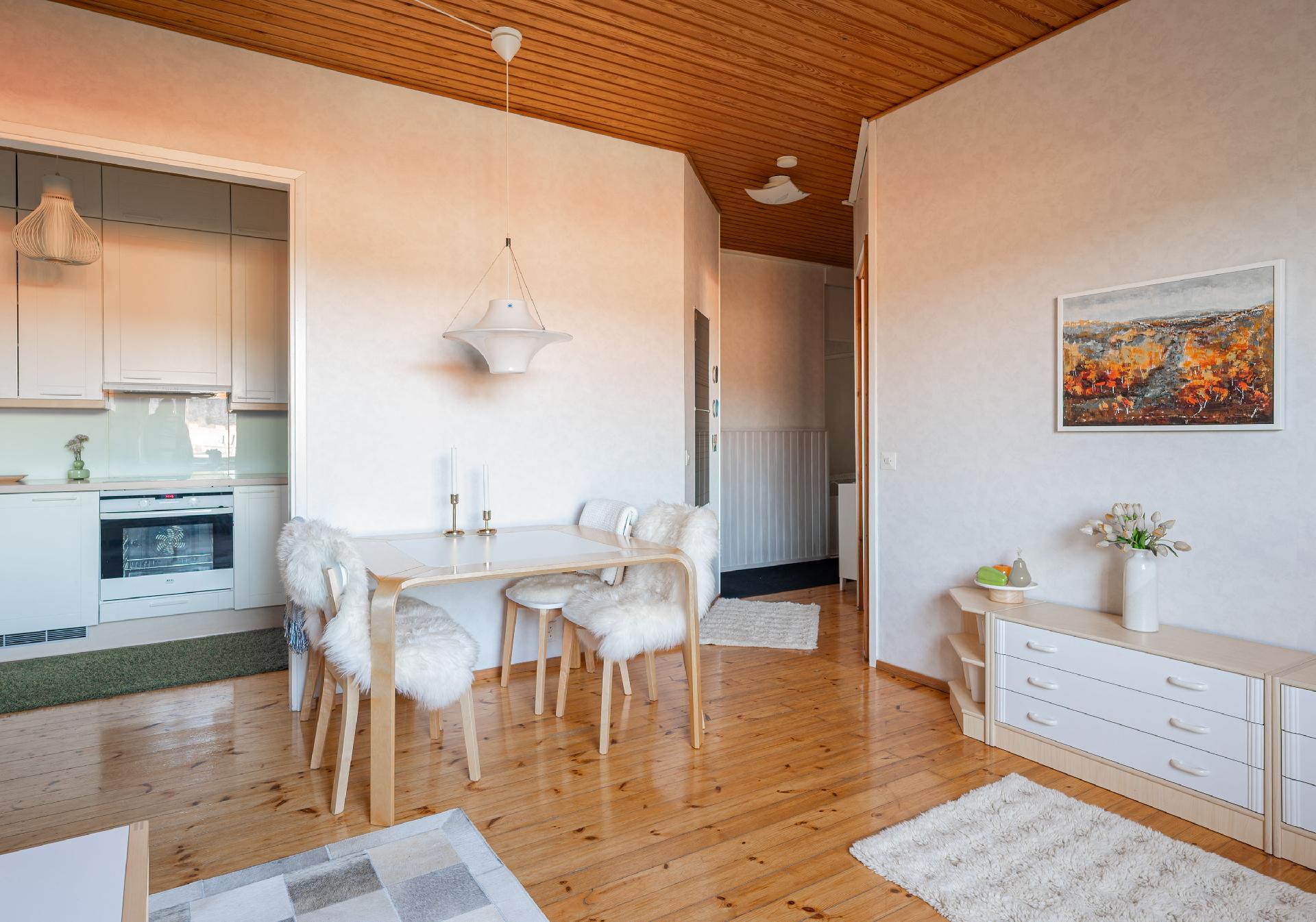 Karjalankatu 8, Paavolan Kaupunginosa, Lahti