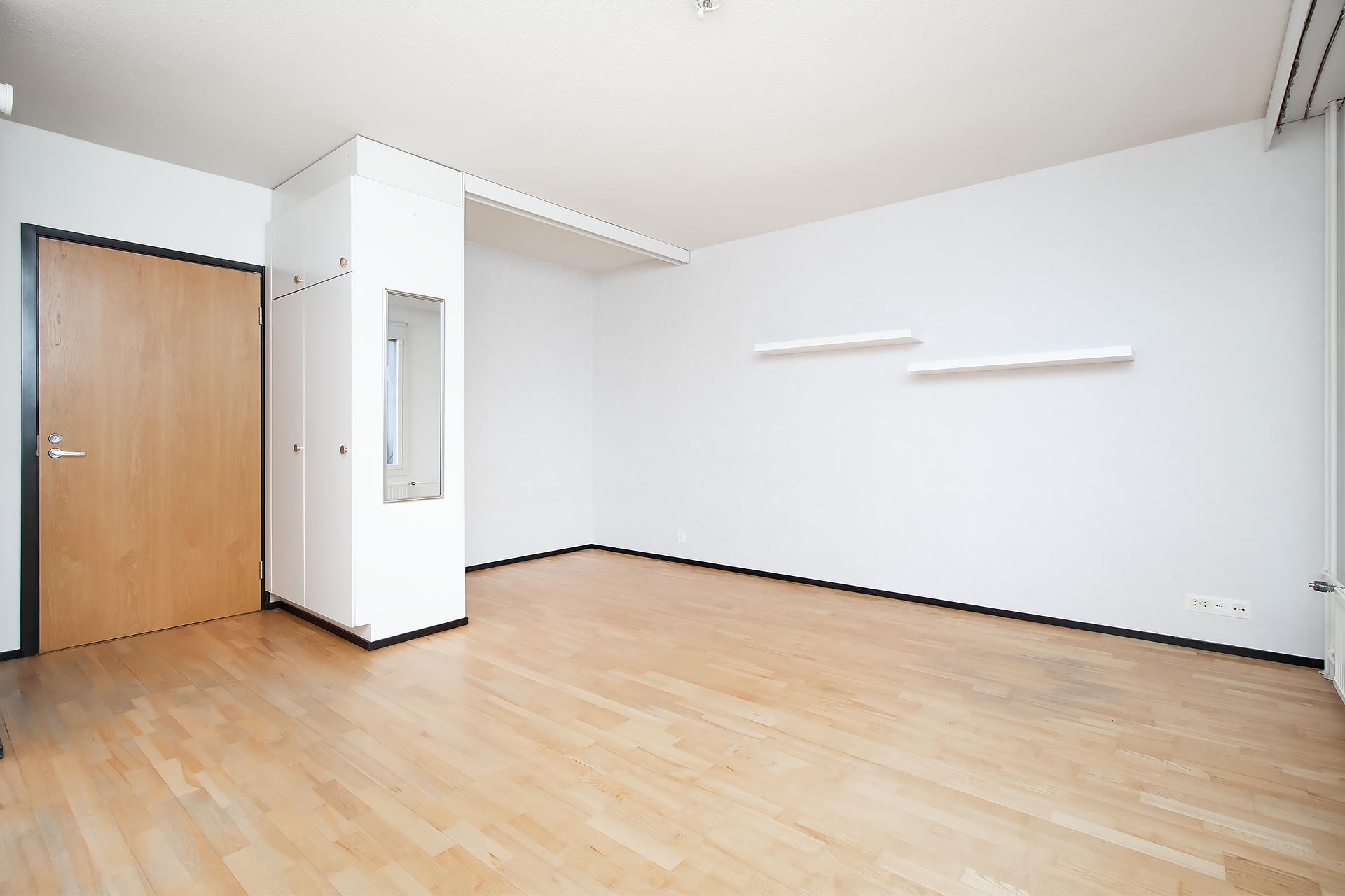 Tämä koti on heti vapaa.