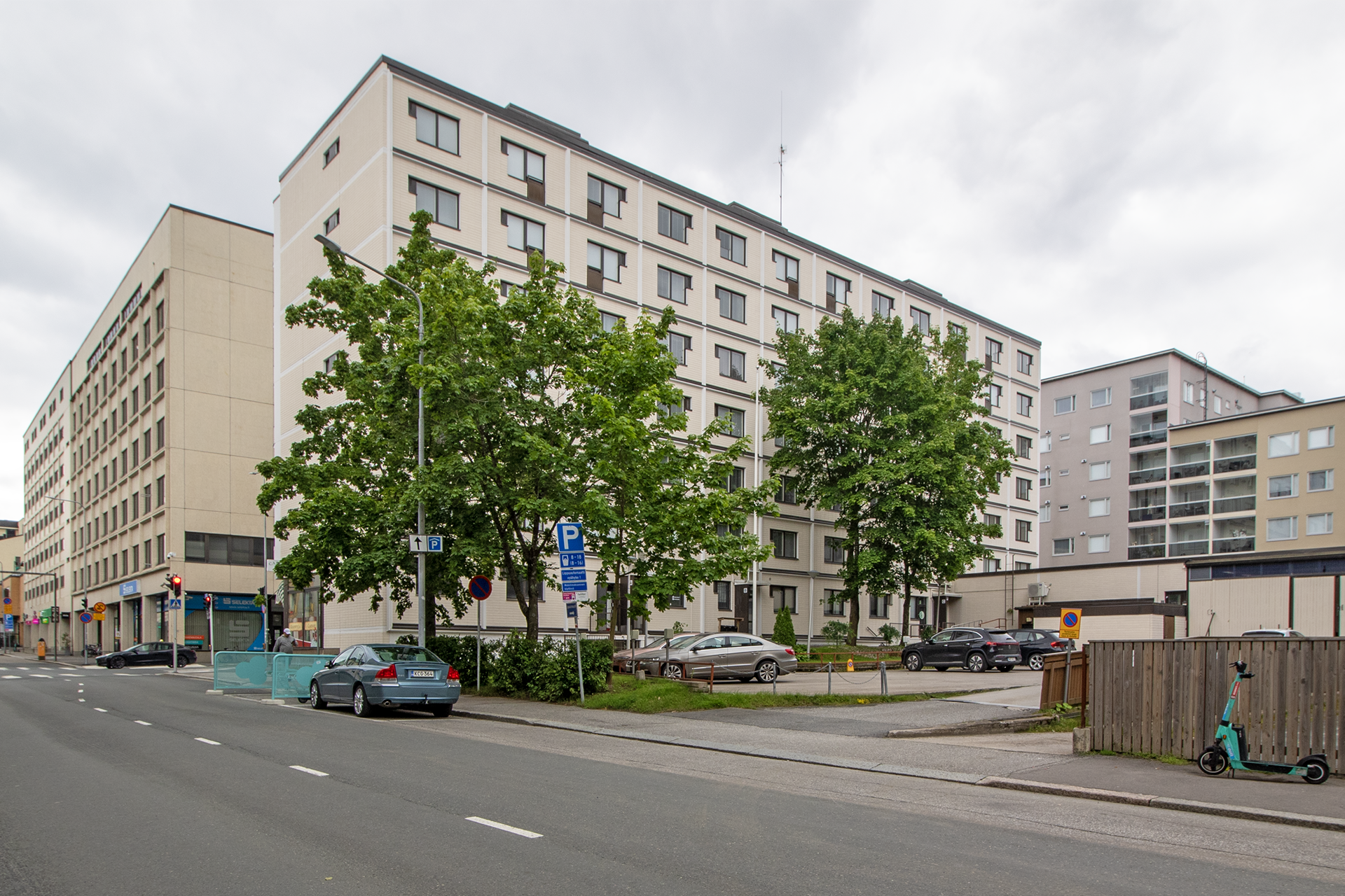 Sijainti aivan ydinkeskustassa omalla tontilla.