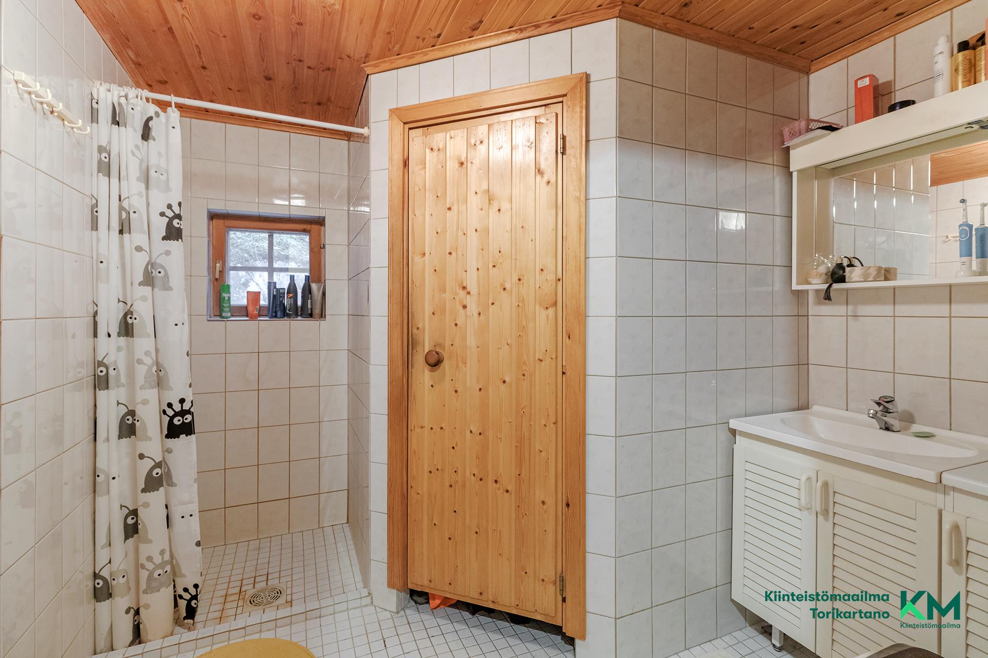 talon kylpyhuone, erillinen wc