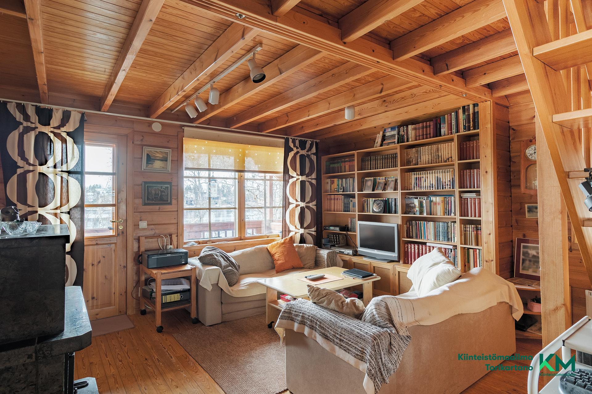 olohuoneesta käynti terassille