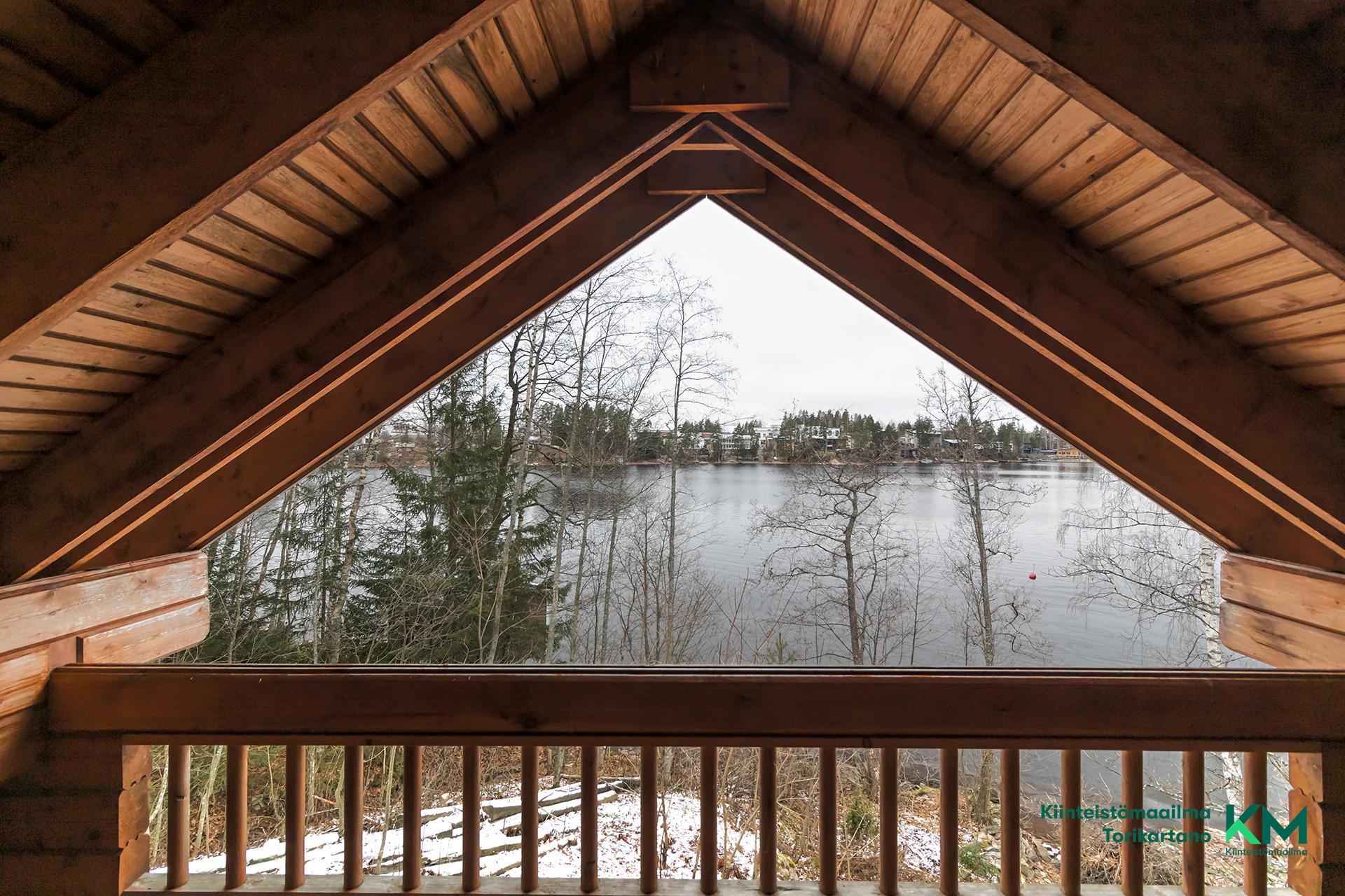 näkymät yläkerran parvekkeelta