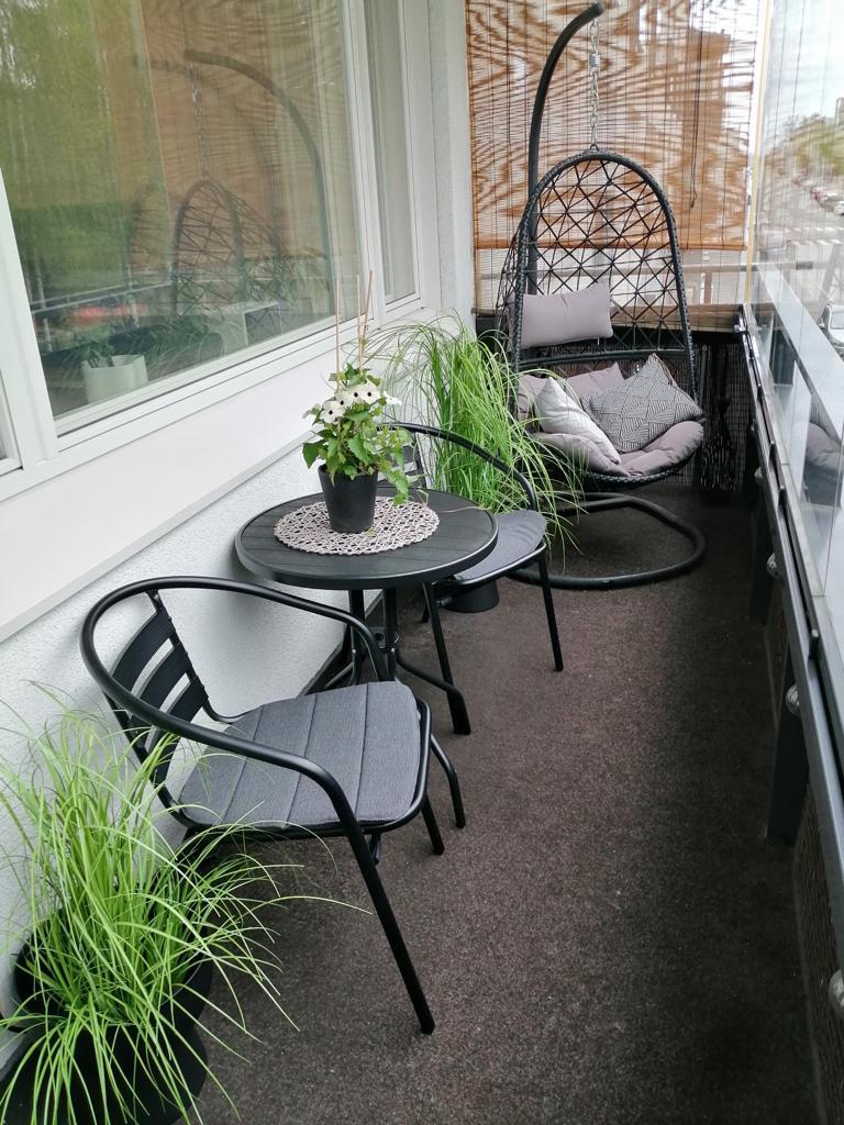 Parvekeelta näkymät Kirkkopuistoon