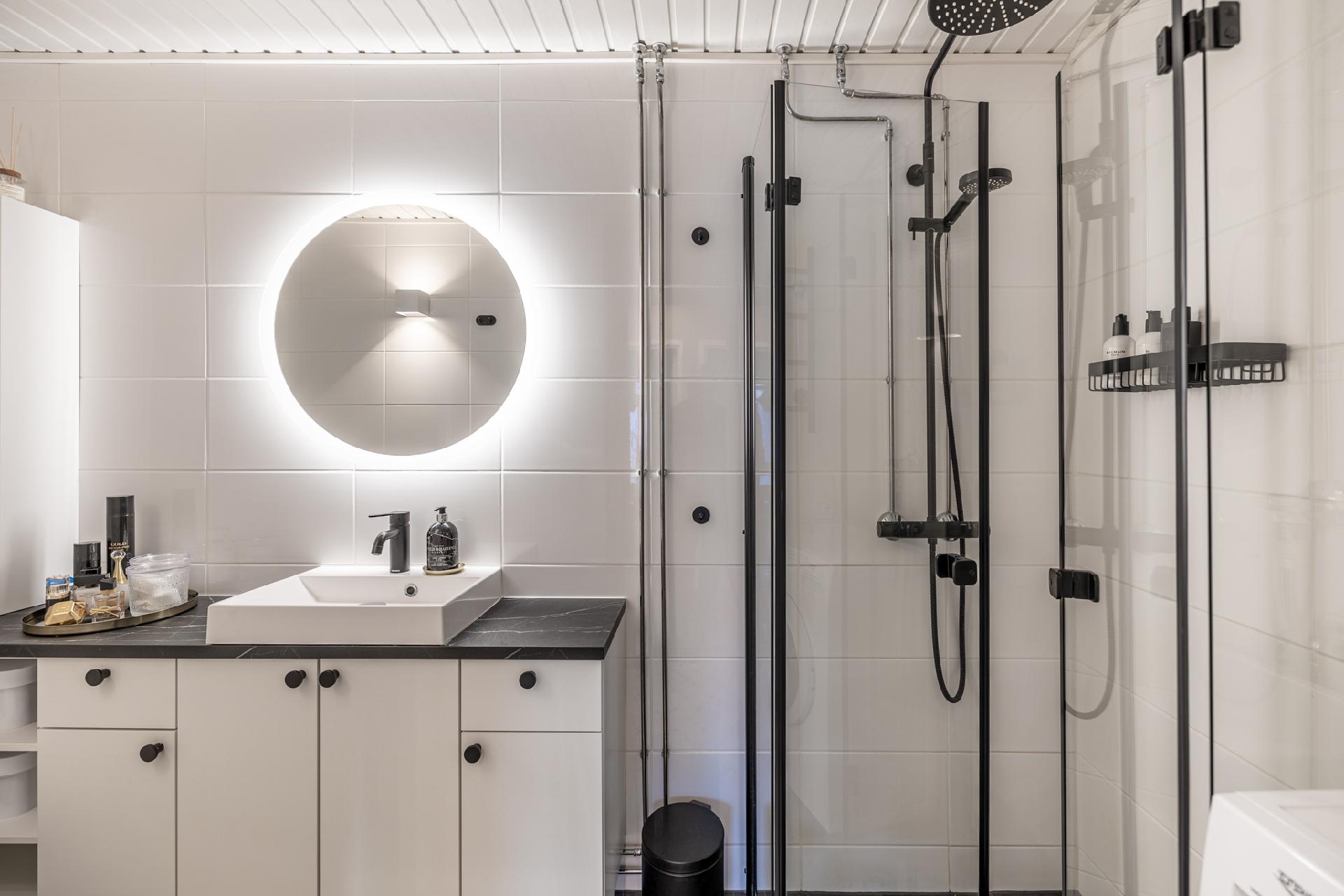 V 2022 täysin uusittu kylpyhuone