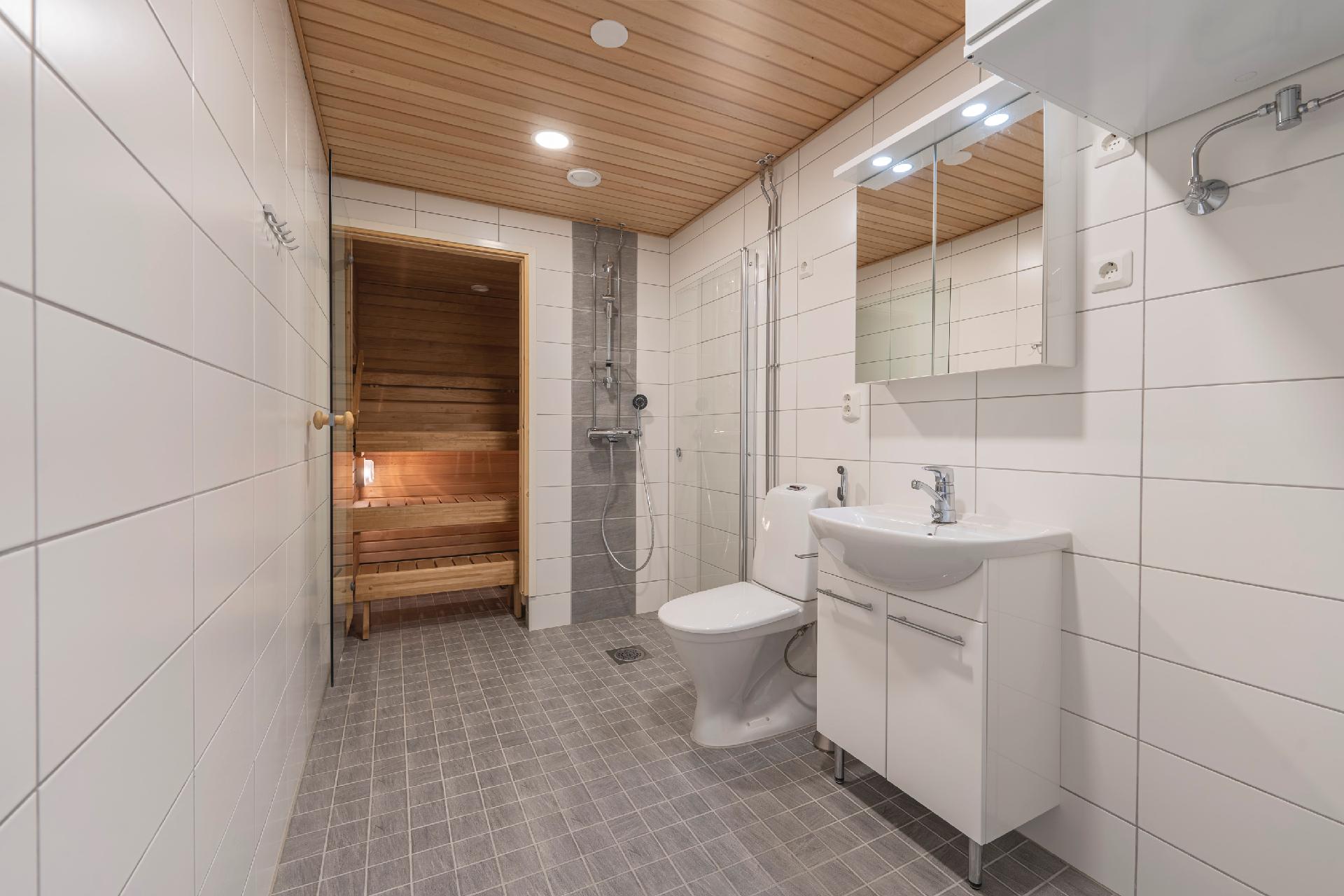 Kylpyhuoneessa tilaa pesutornille