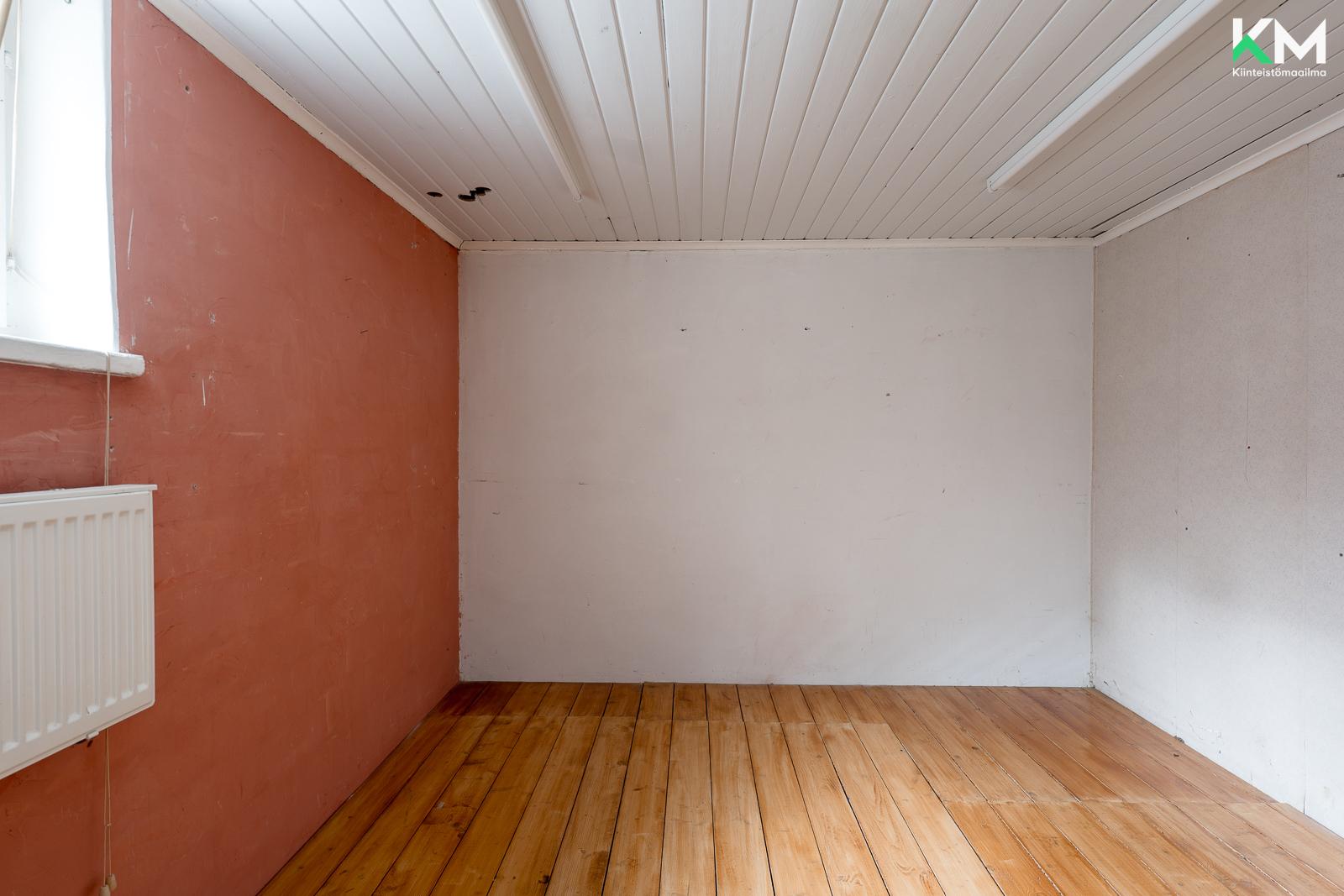 Harrastehuone kellarissa